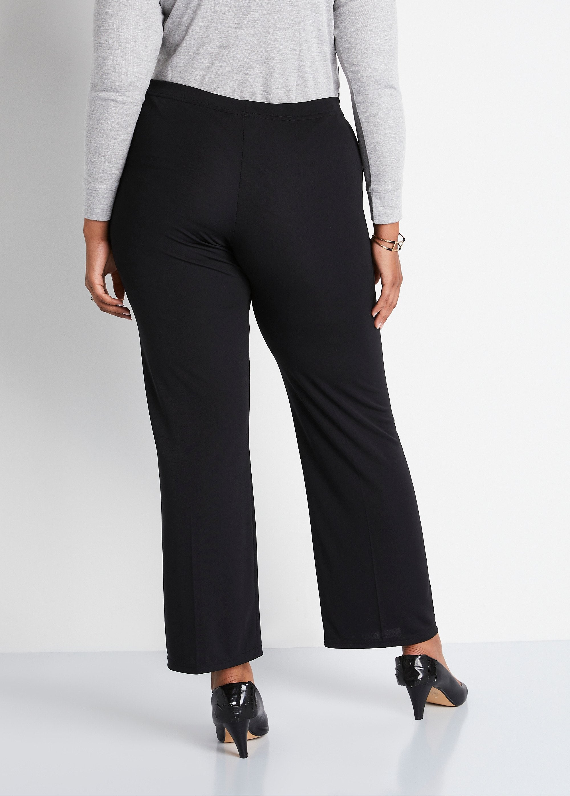 Pantalón_fluido_acampanado_con_cintura_elástica_Negro_DO1_curvy