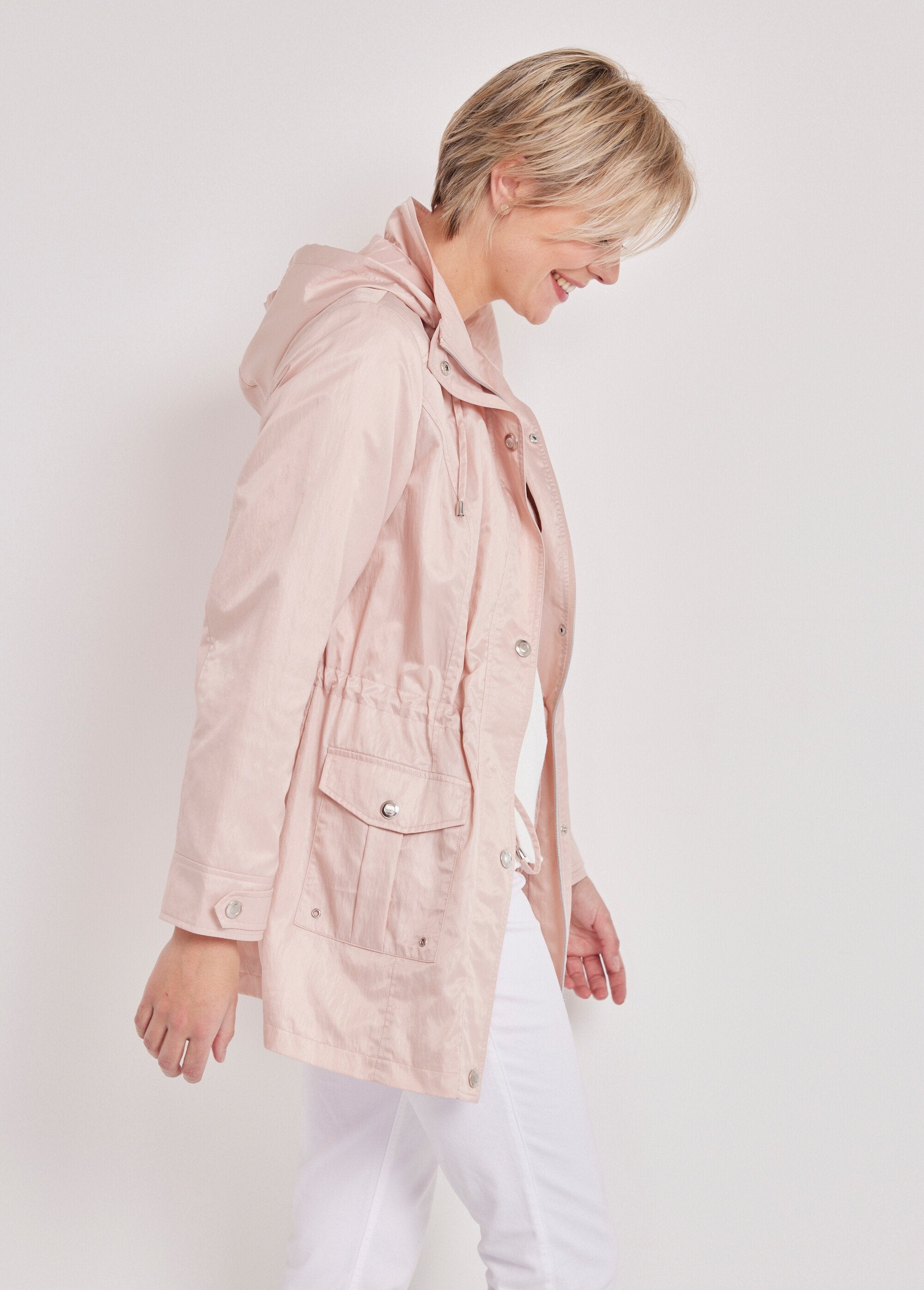 Parka_con_cremallera_y_botones_automáticos_rosa_nude_DR1_slim