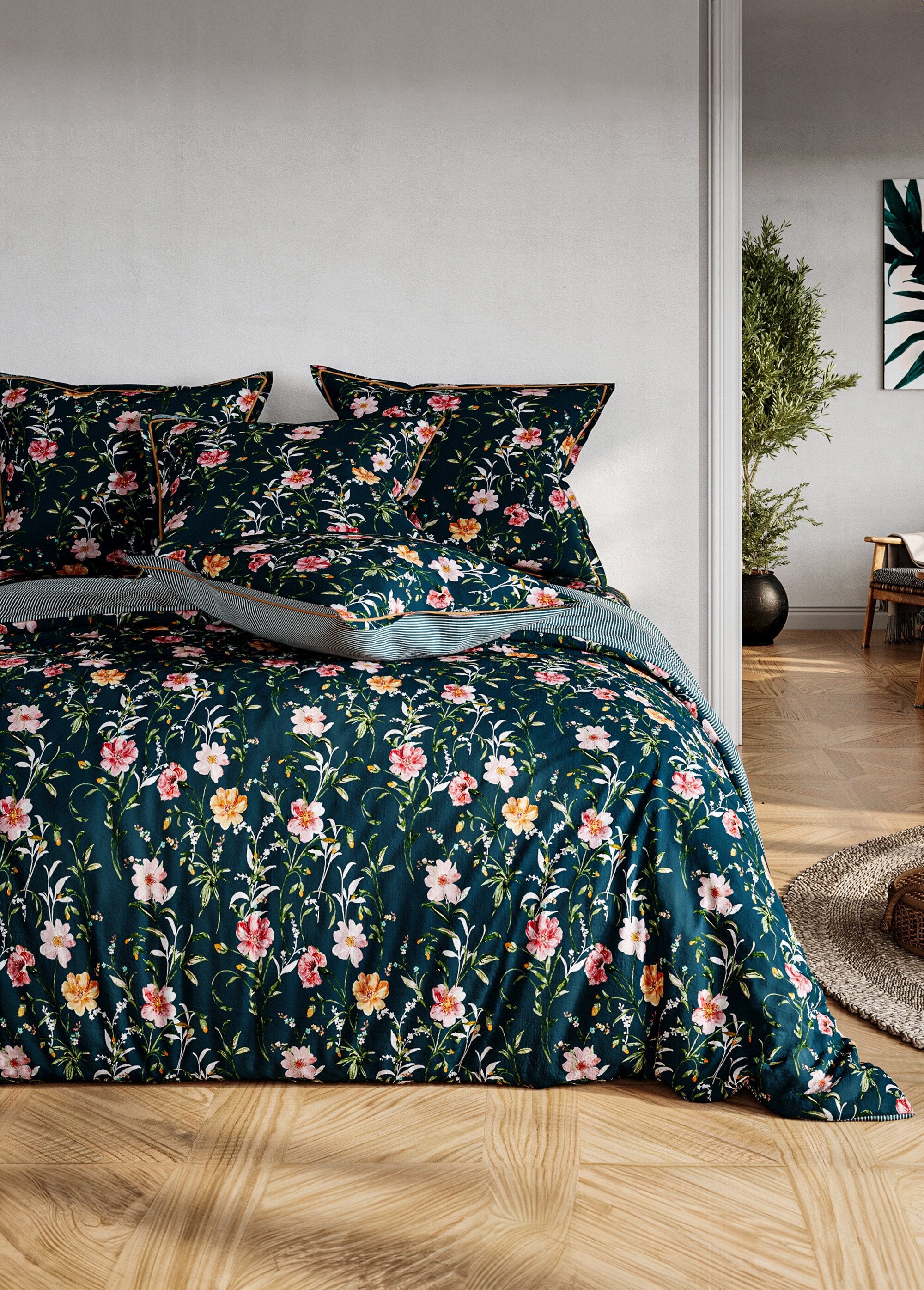 Juego_de_cama_de_3_piezas_con_funda_nórdica,_diseño_floral_Plano_FA1_slim