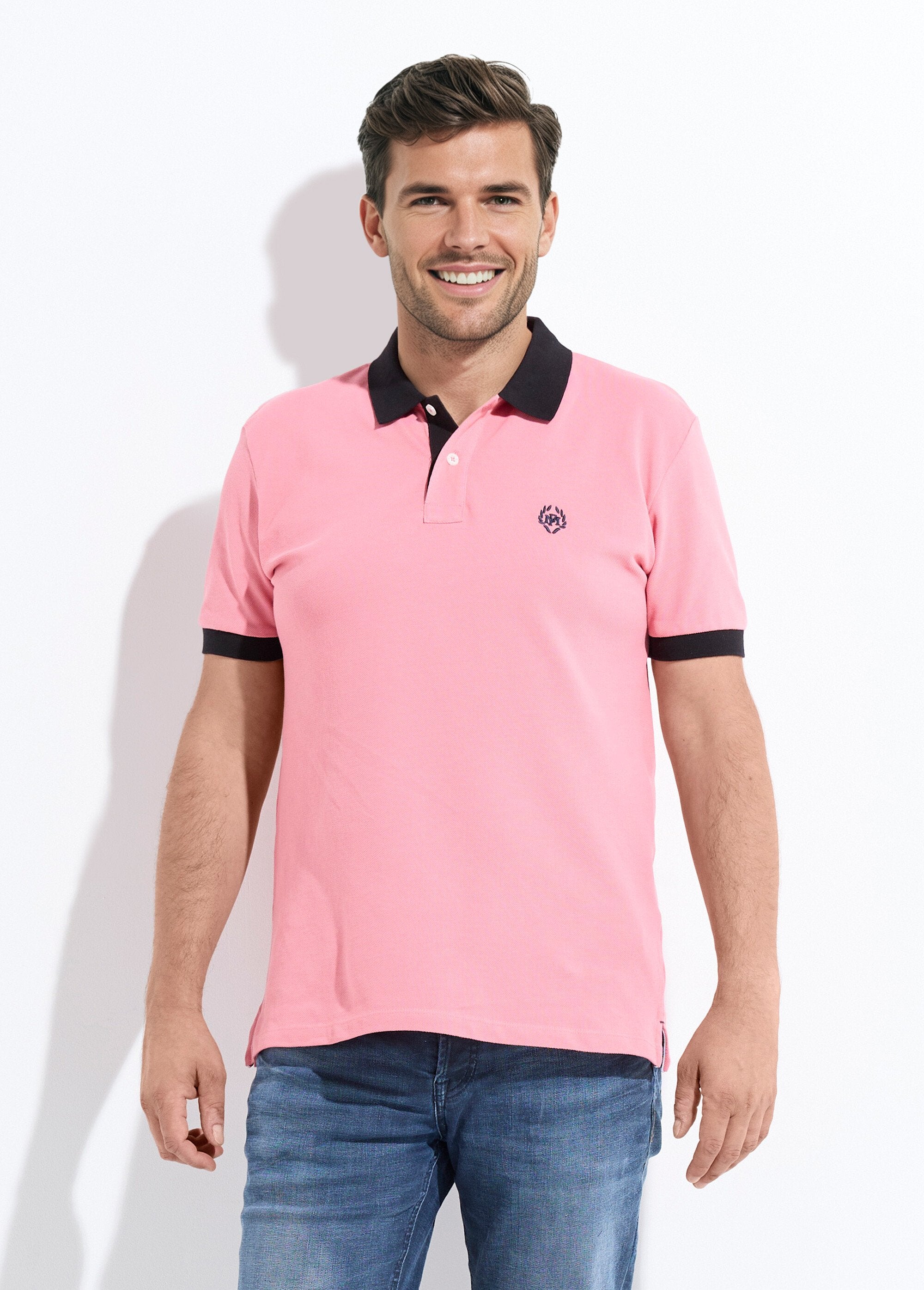 Polo_de_hombre_con_cuello_y_mangas_en_contraste._rosa_claro_FA1_slim