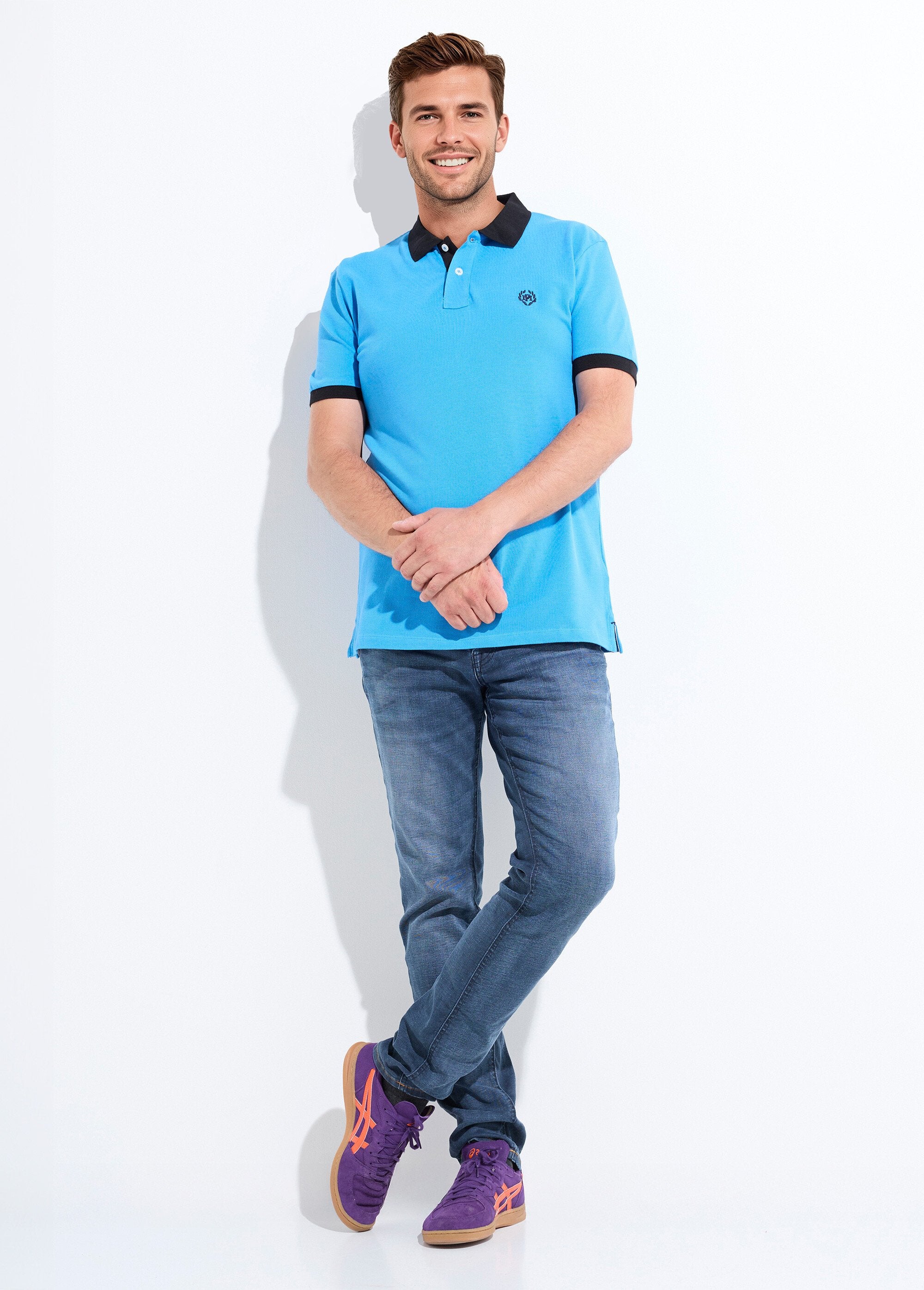 Polo_de_hombre_con_cuello_y_mangas_en_contraste._Azul_SF1_slim