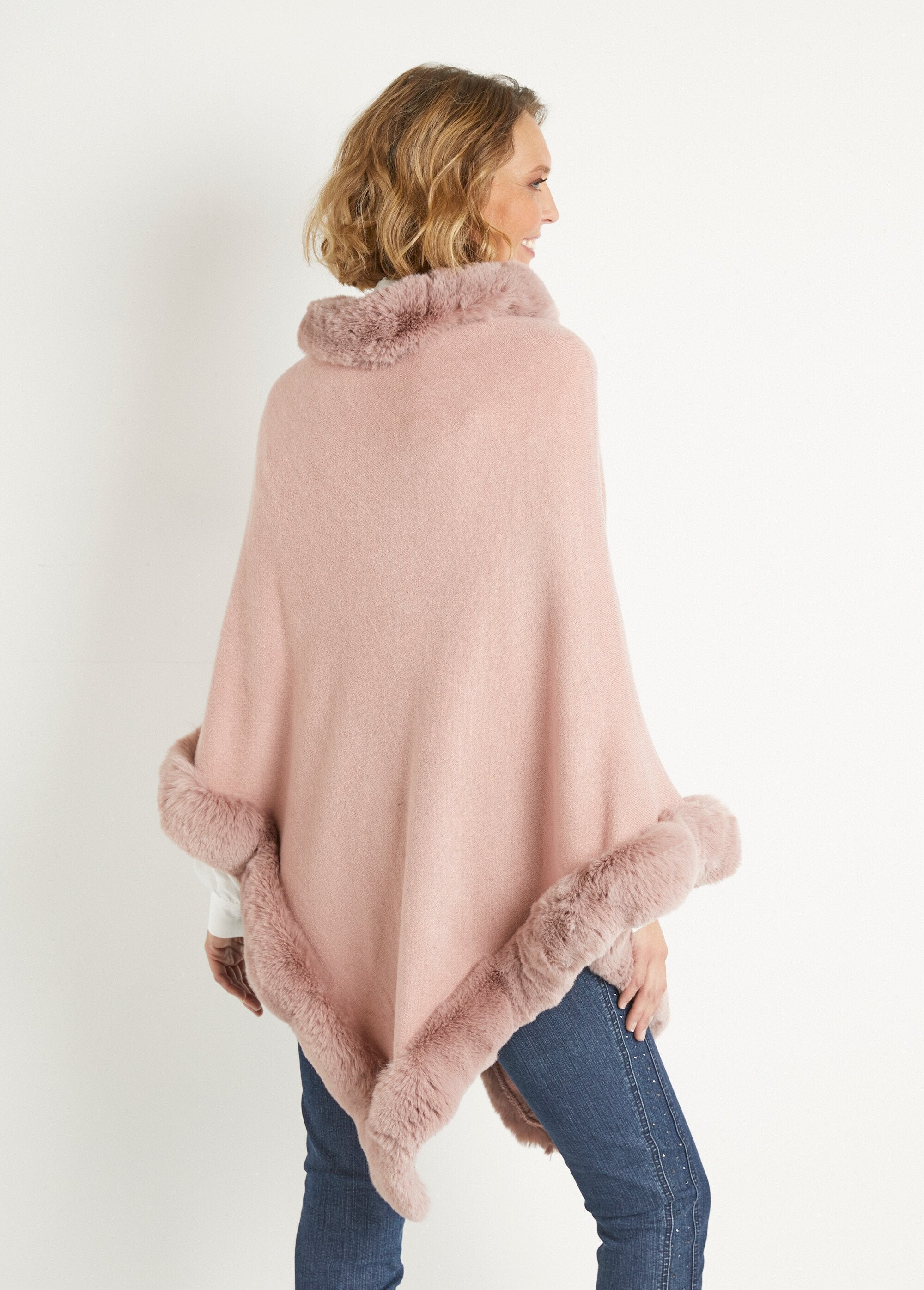 Poncho_de_punto_con_ribete_de_pelo_Rosa_DO1_slim