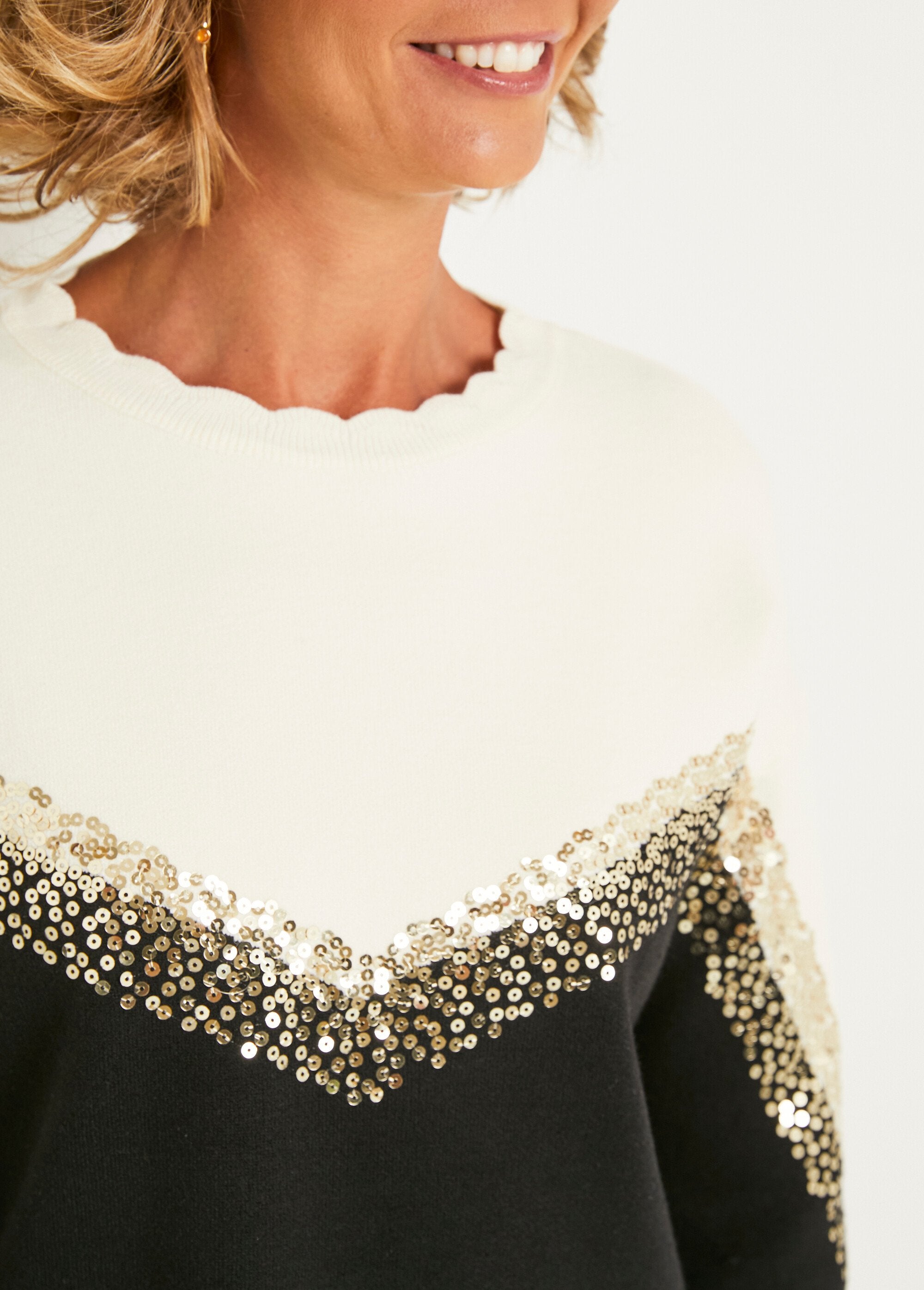Jersey_bicolor_de_lentejuelas_y_manga_larga_Beige_y_negro_DE1_slim