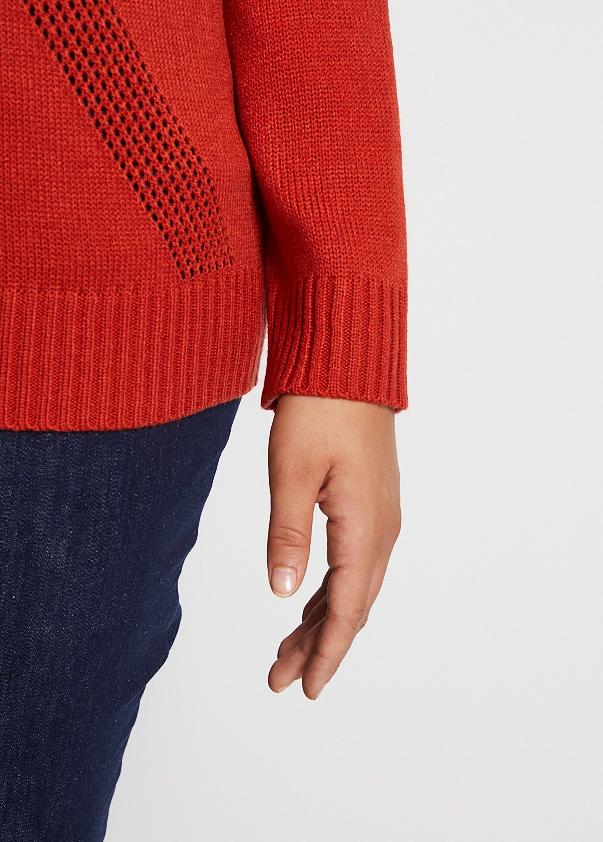 Suéter_de_cuello_en_V_con_malla_joya_y_diamantes_de_imitación_Picante_DE2_curvy