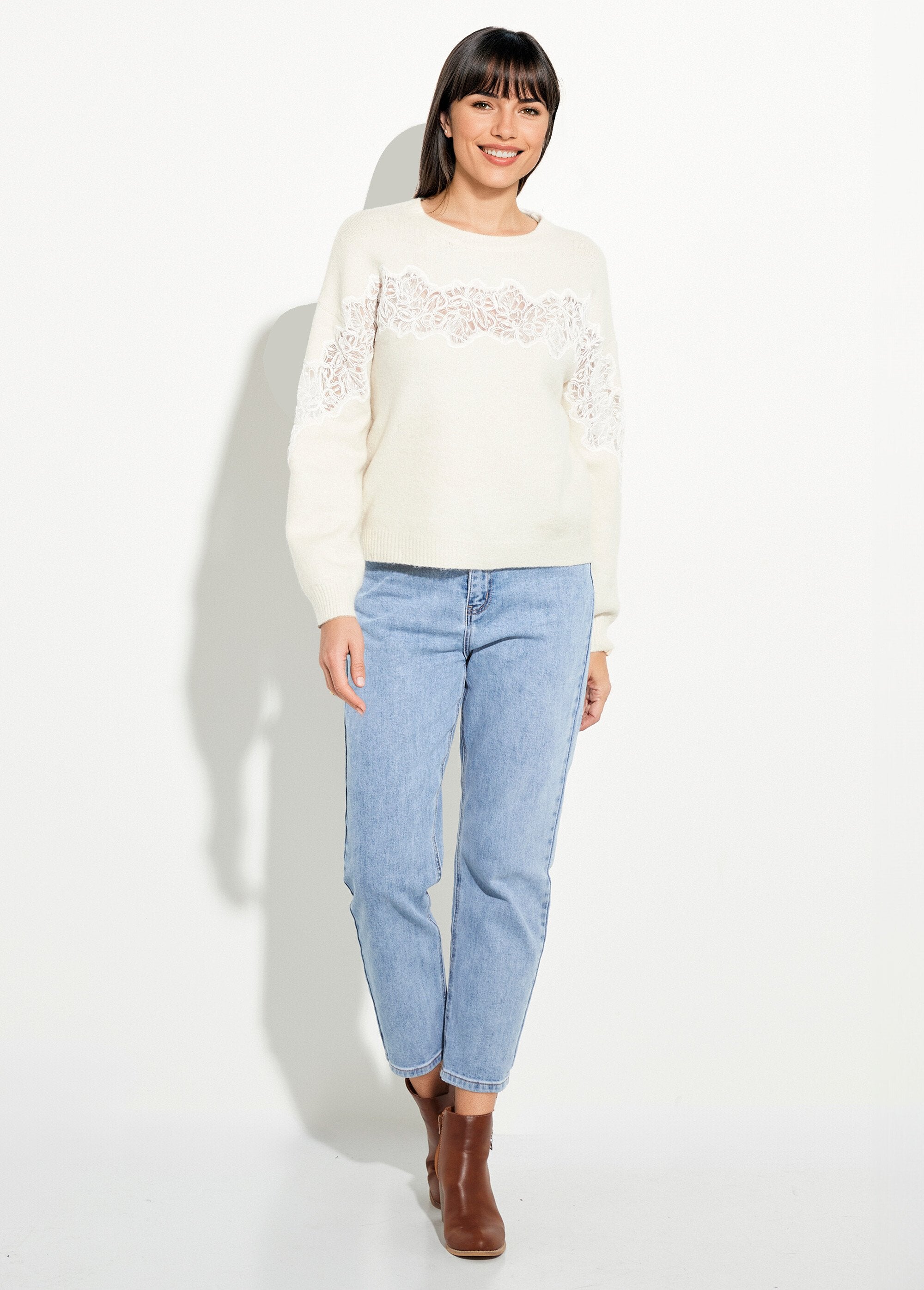 Suéter_cálido_de_lana_con_aplicaciones_de_encaje._Crudo_SF1_slim