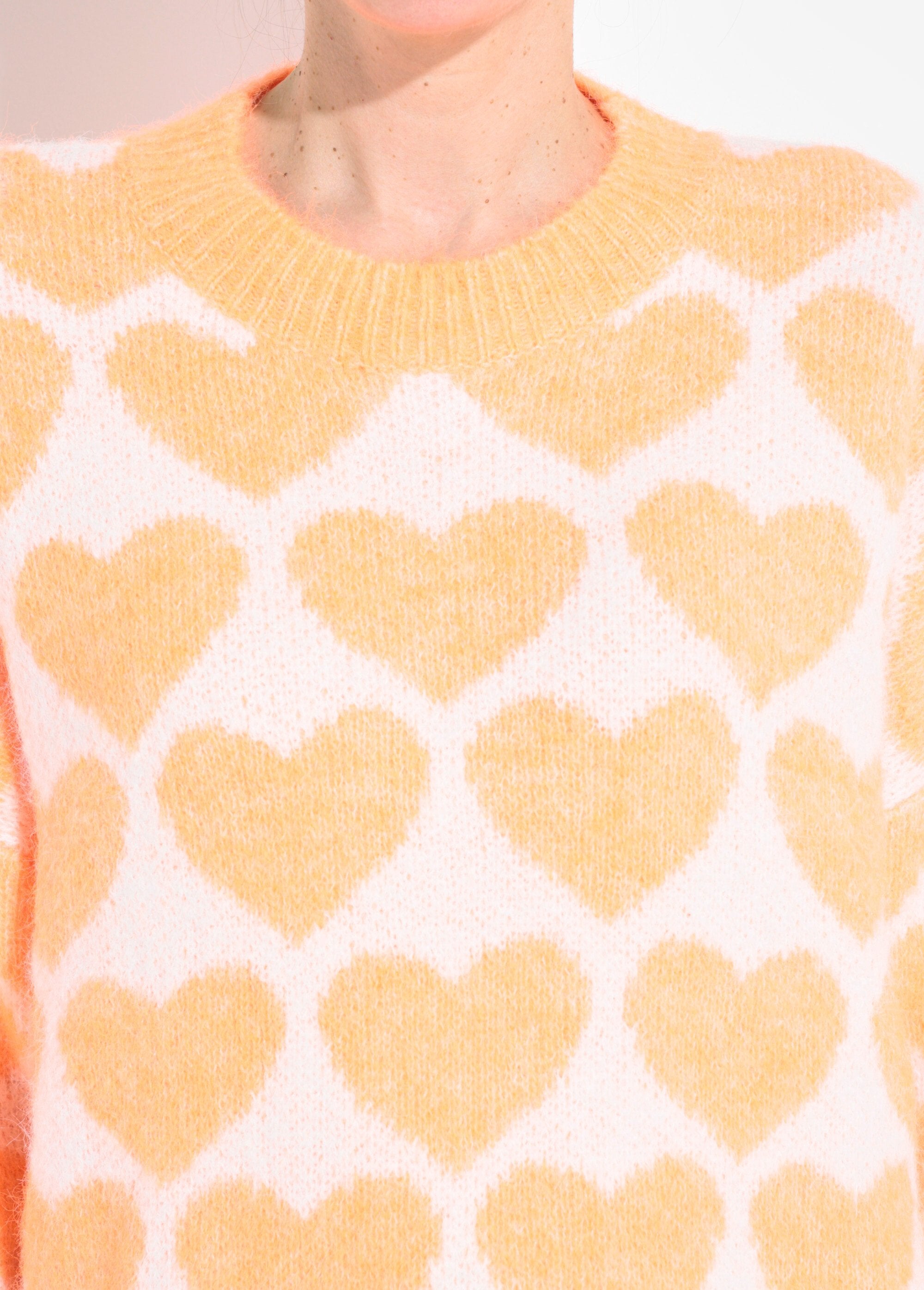 Suéter_de_punto_cálido_con_corazones_de_lana_esponjosos._naranja_brillante_DE1_slim