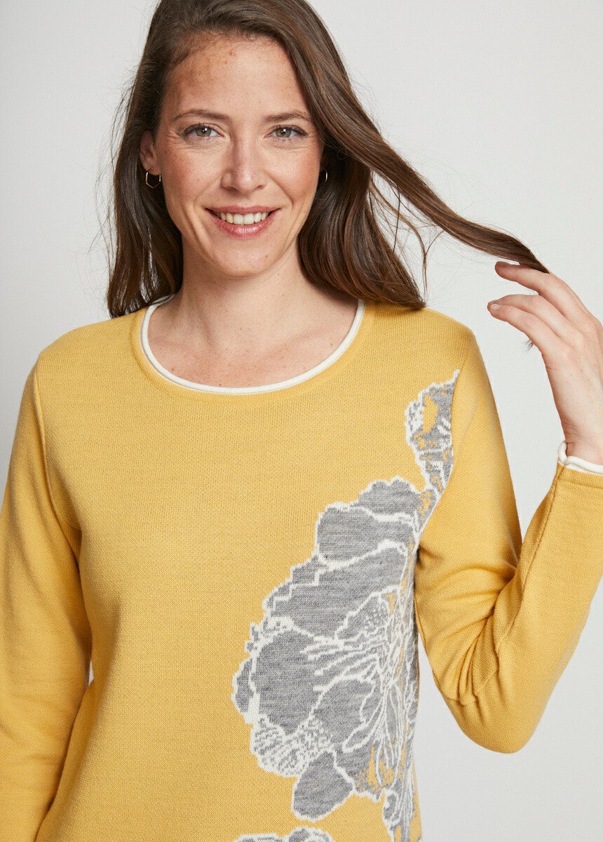 Jersey_de_cuello_redondo_en_jacquard_floral_con_lana_miel_y_gris_DE1_slim