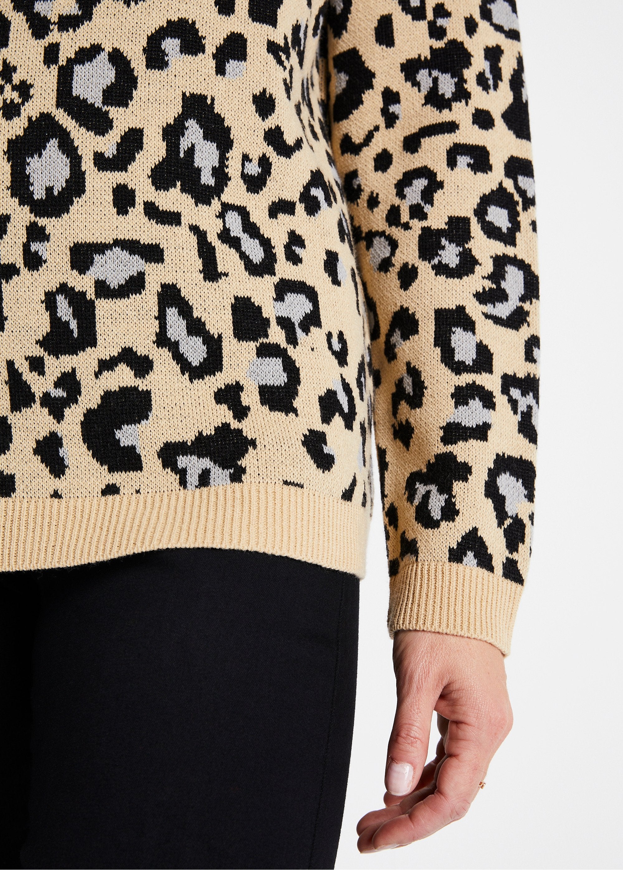 Jersey_jacquard_leopardo_cuello_redondo_Beige_y_negro_DE2_slim