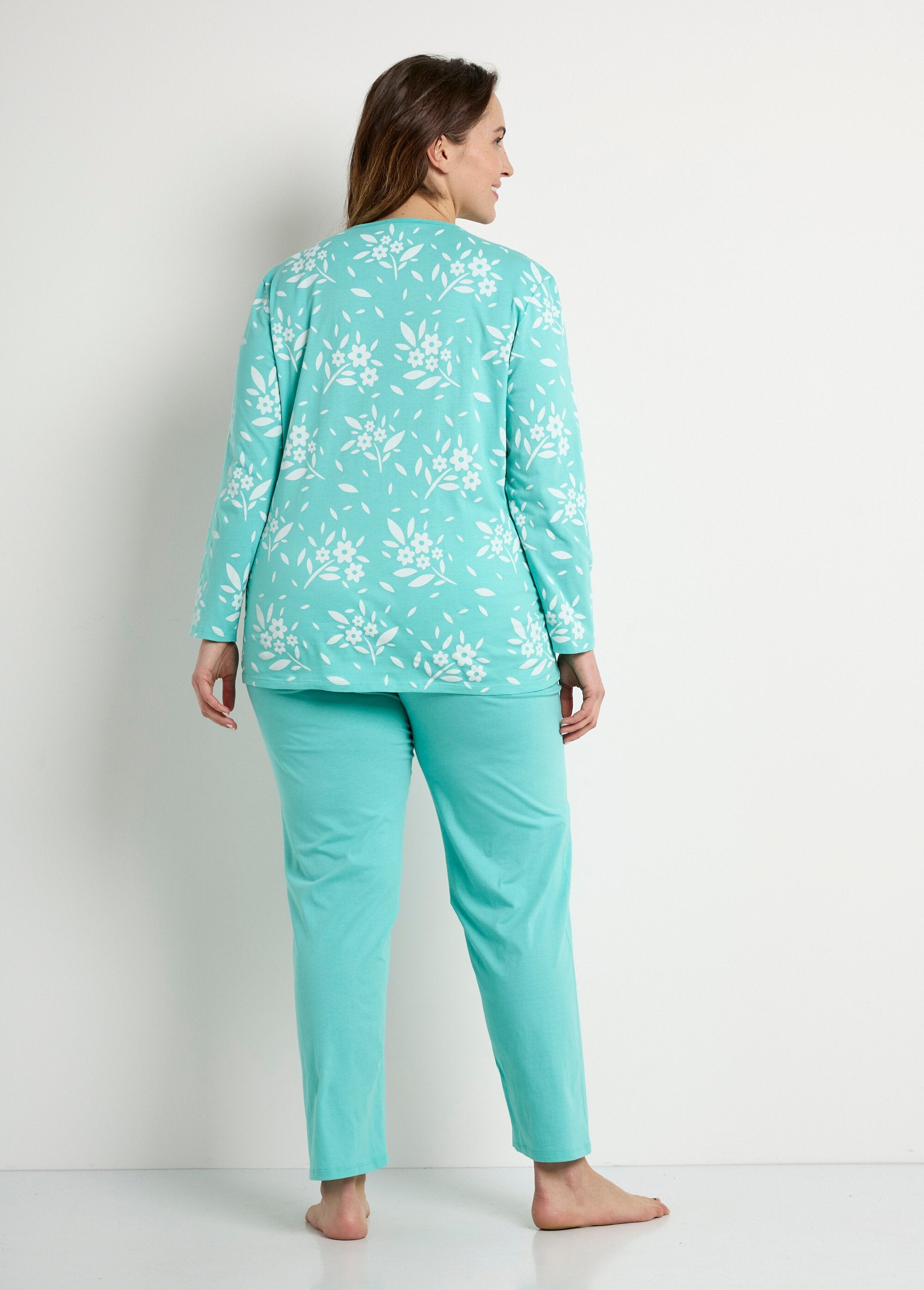 Pijama_de_manga_larga_de_algodón_con_botones_y_cuello_en_V_Verde_DO1_curvy