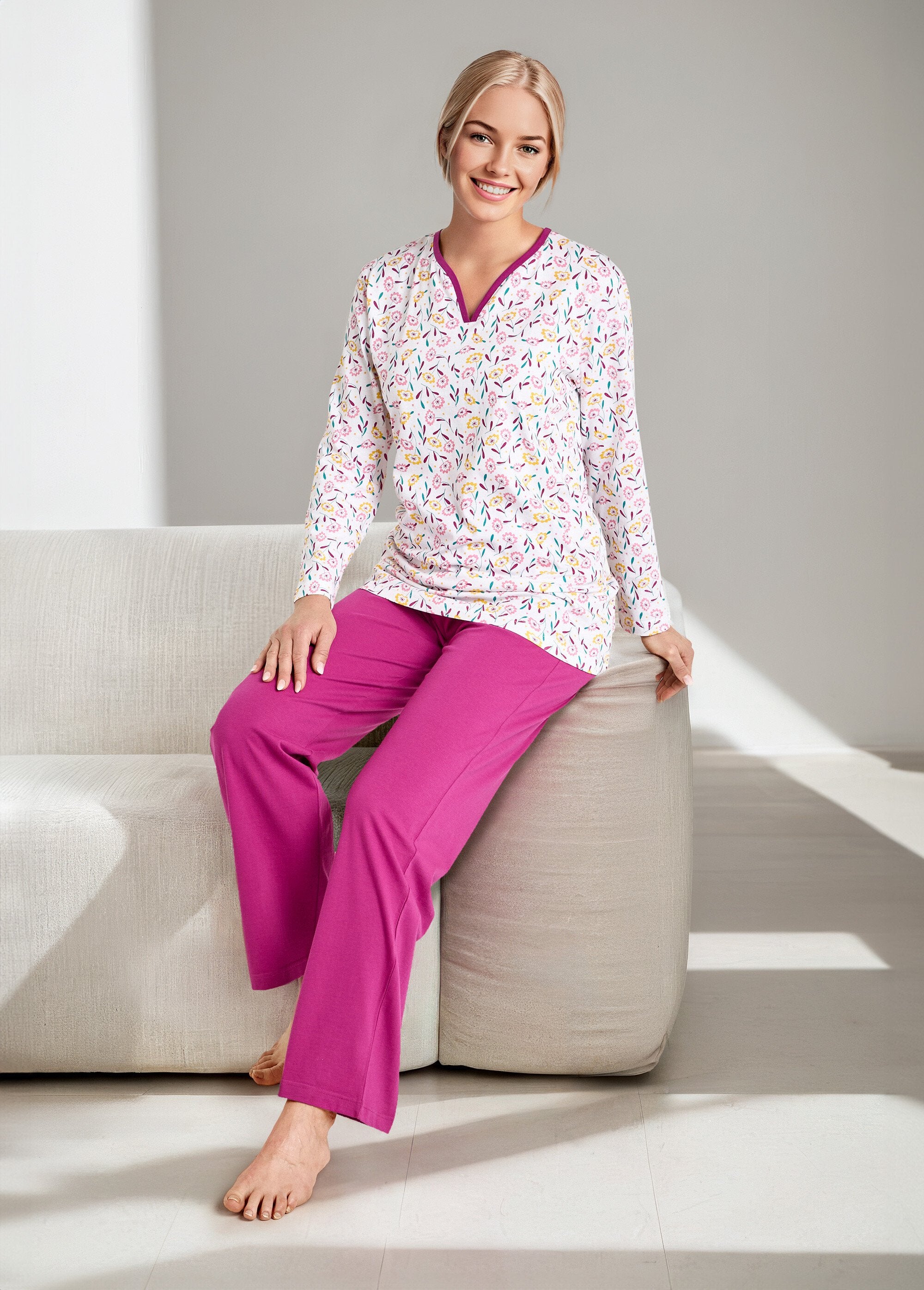 Pijama_de_algodón_de_manga_larga_con_cuello_en_V_estampado_Estampado_ciruela_SF1_slim
