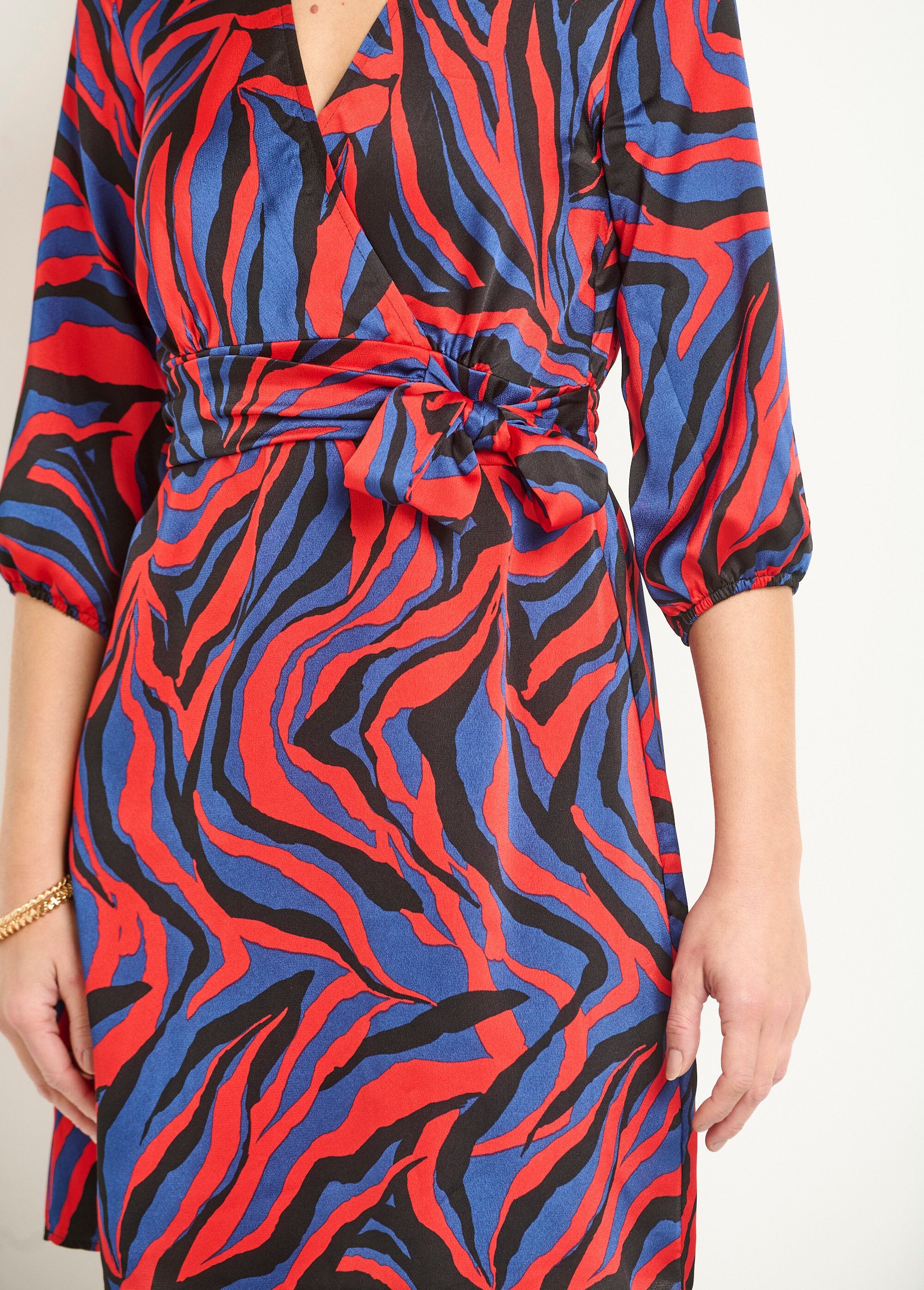 Robe_courte_cache_coeur_imprimé_zèbre_colorisé_Rouge_et_bleu_DE2_slim