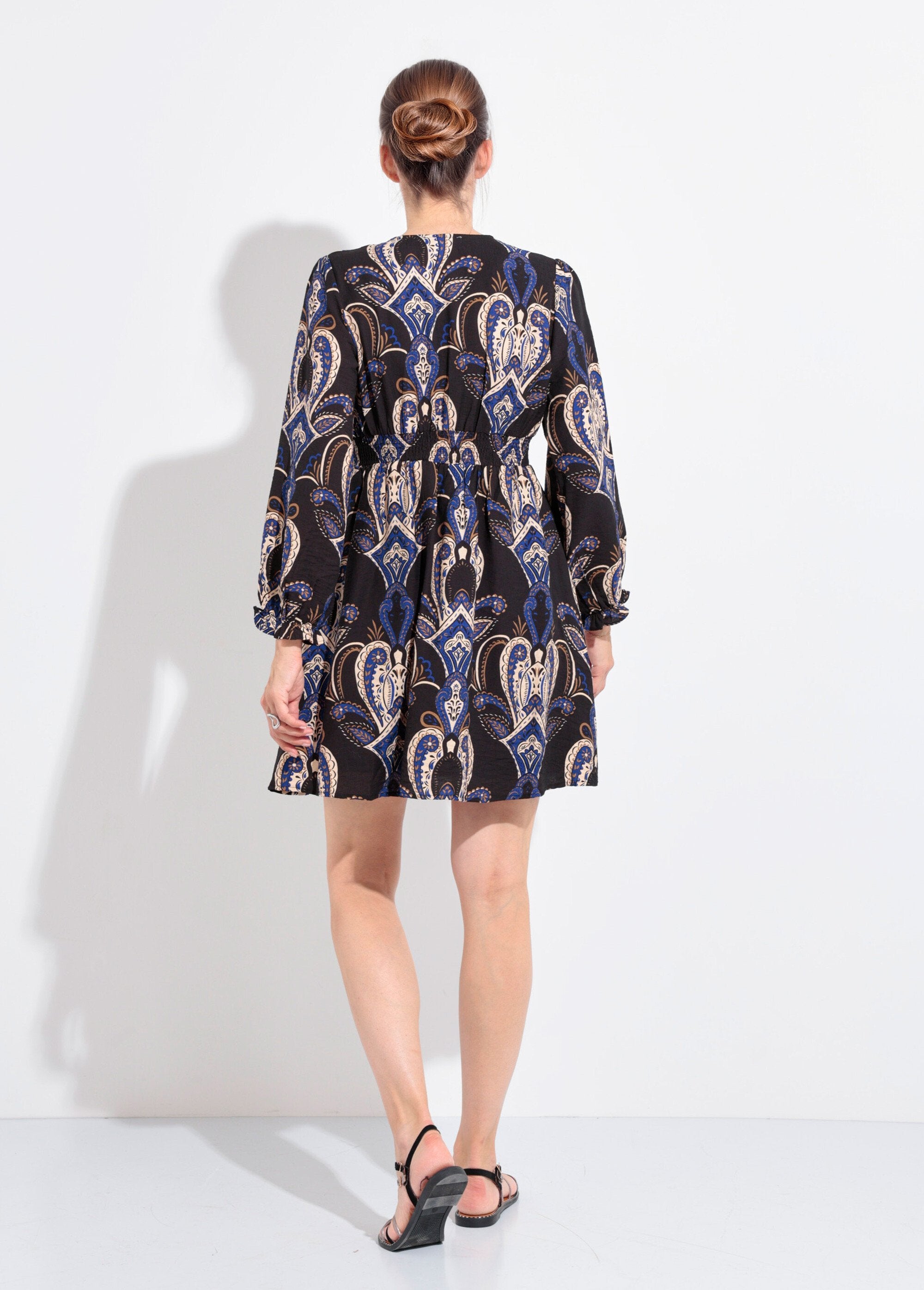 Vestido_corto_con_cuello_en_V_y_estampado_paisley_Marina_DO1_slim