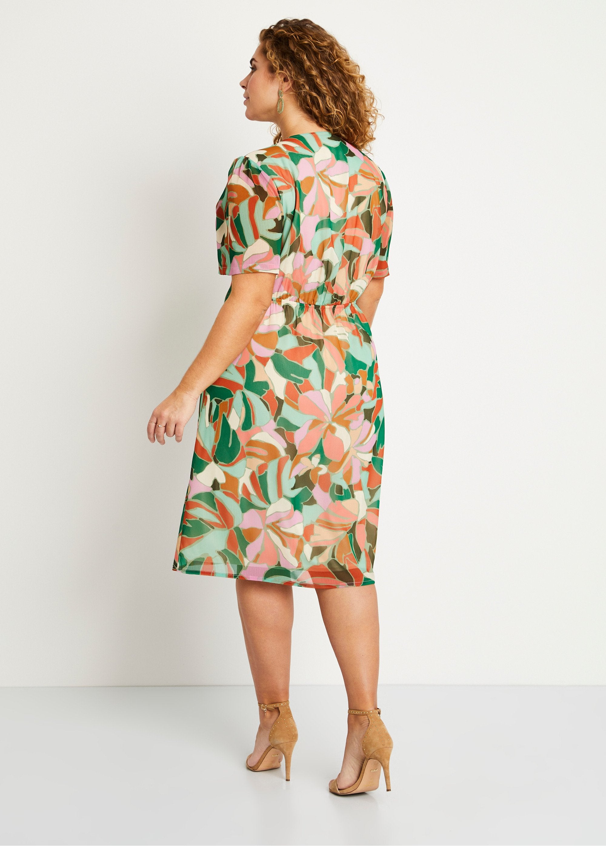 Vestido_corto_recto_con_estampado_velo_para_ceremonia_Verde_y_naranja_DO1_curvy