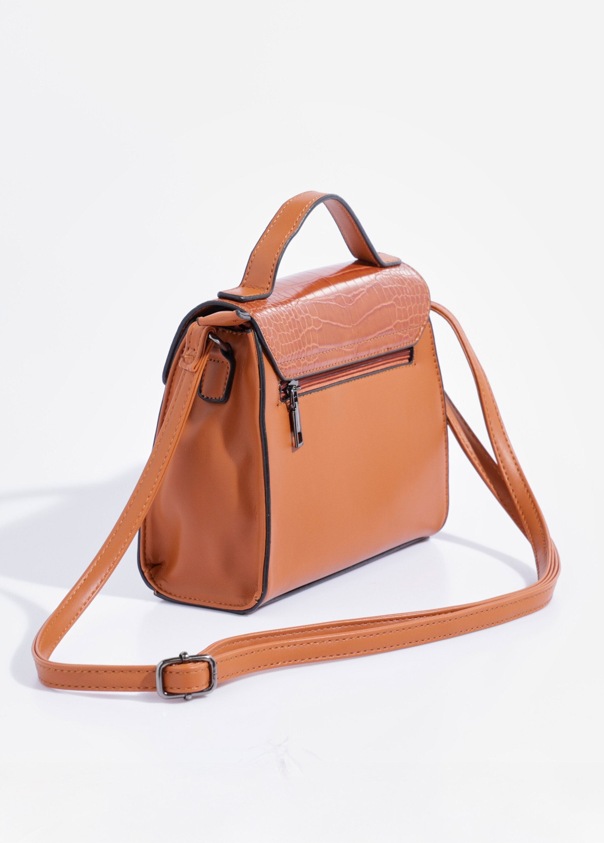 Bolso_de_mano_con_aspecto_de_reptil,_asa_corta_camello_DO1_slim