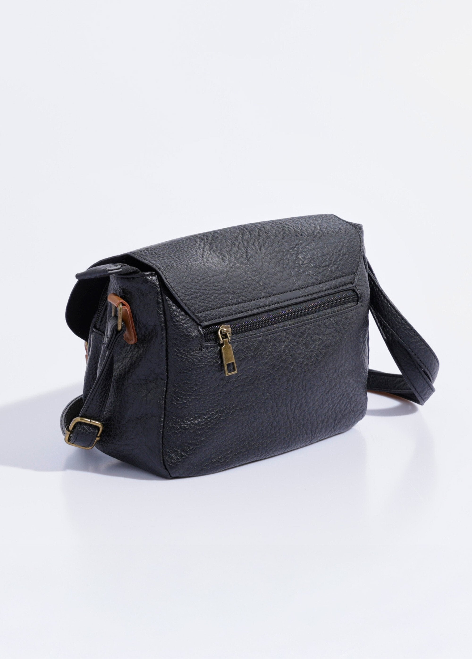 Bolso_tipo_cartera_de_piel_sintética_con_bandolera_Negro_DO1_slim