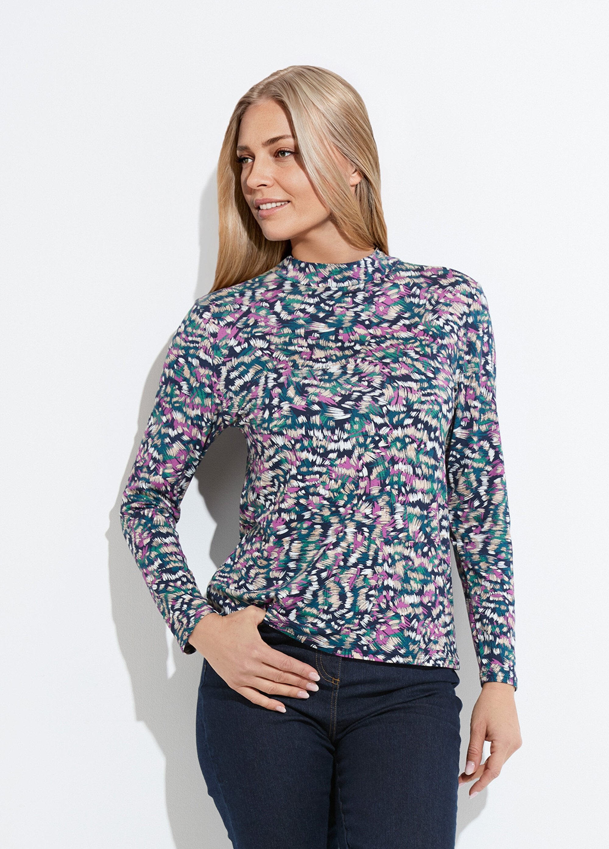 Camiseta_interior_de_manga_larga_con_cuello_alto_estampada_Azul_marino_y_rosa_FA1_slim