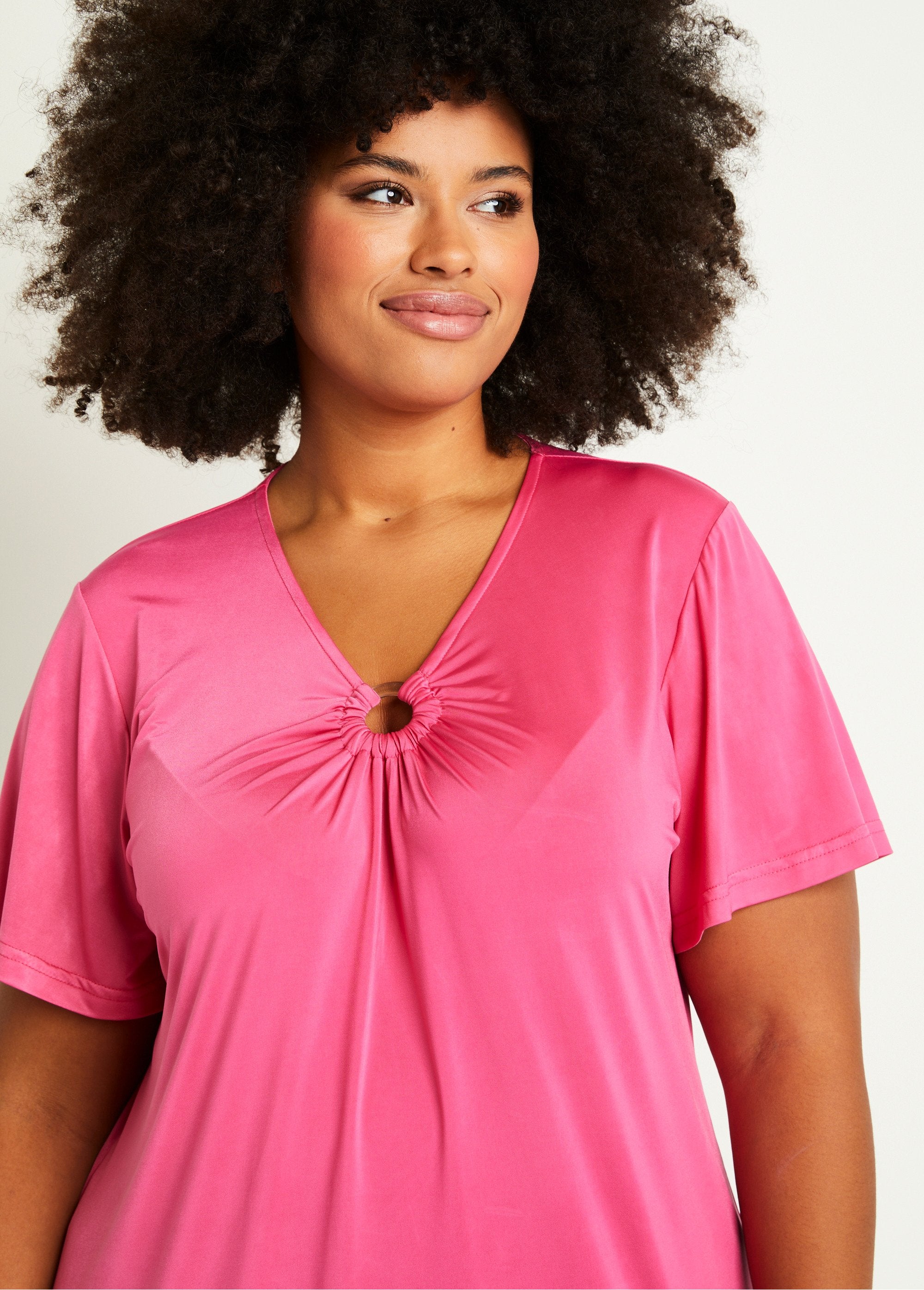 Camiseta_corta_holgada_lisa_o_follaje_fucsia_liso_DE1_curvy