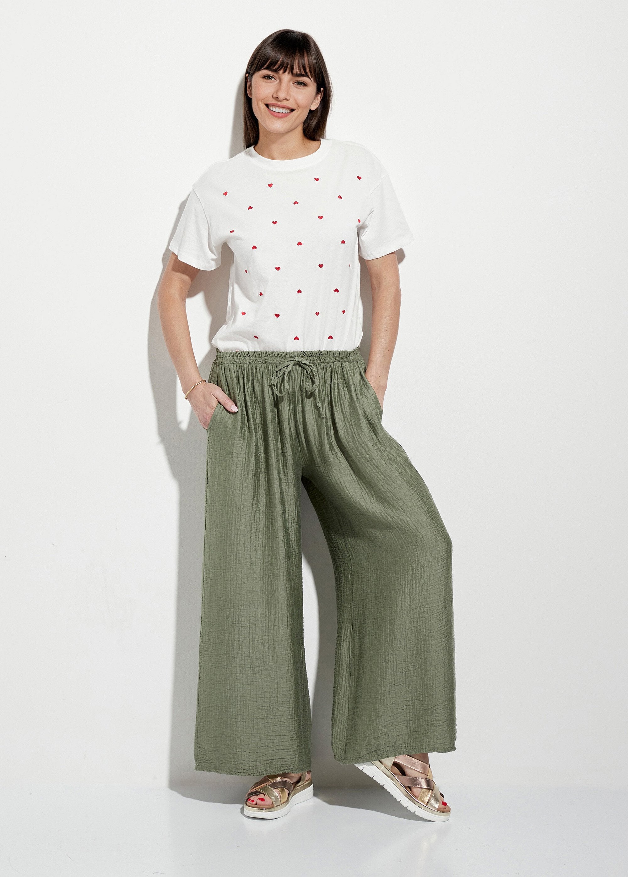 Camiseta_de_cuello_redondo_con_pequeños_corazones_bordados_Blanco,_Blanca_SF1_slim