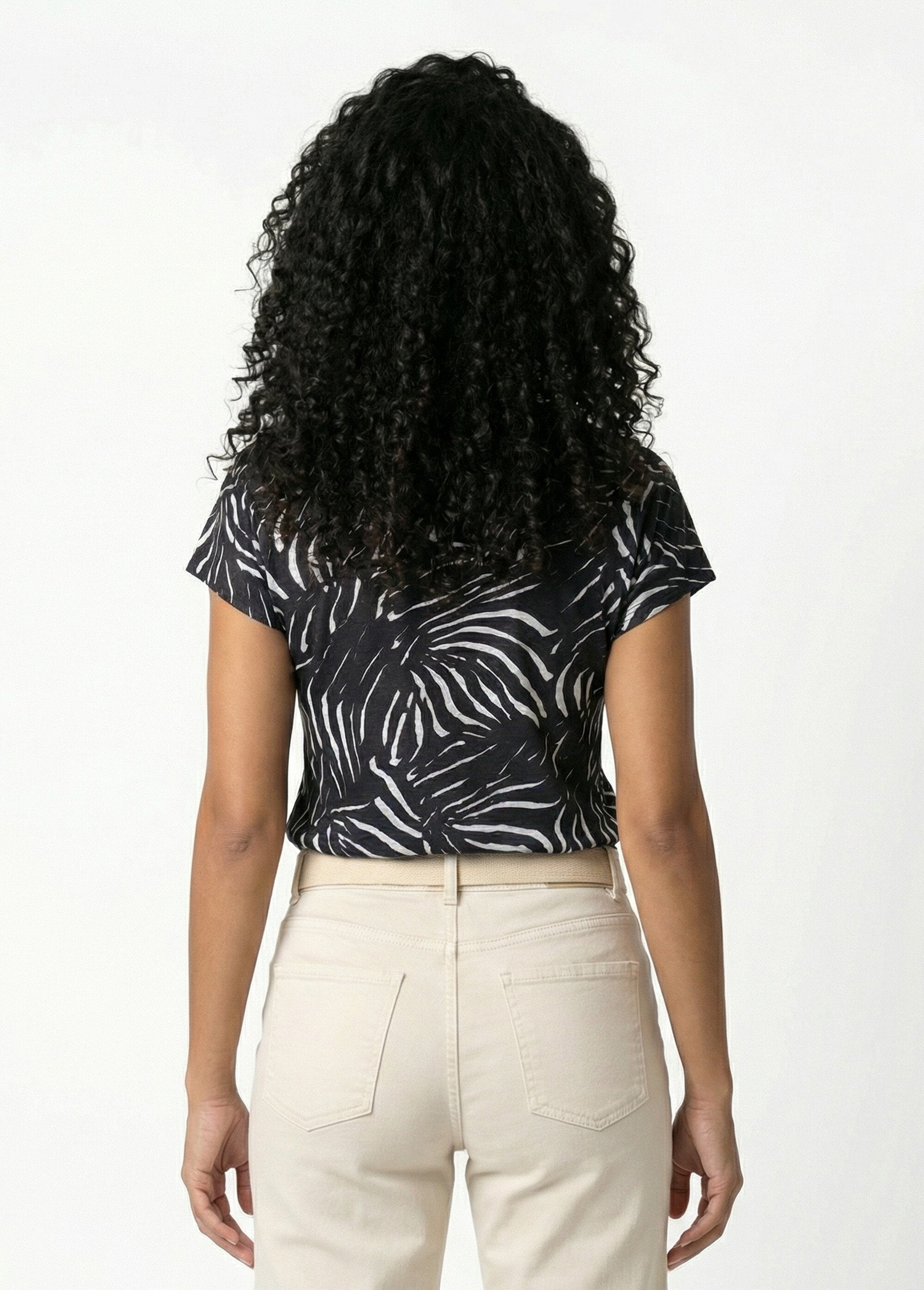 Camiseta_estampada_de_manga_corta_y_cuello_redondo_Negro_DO1_slim