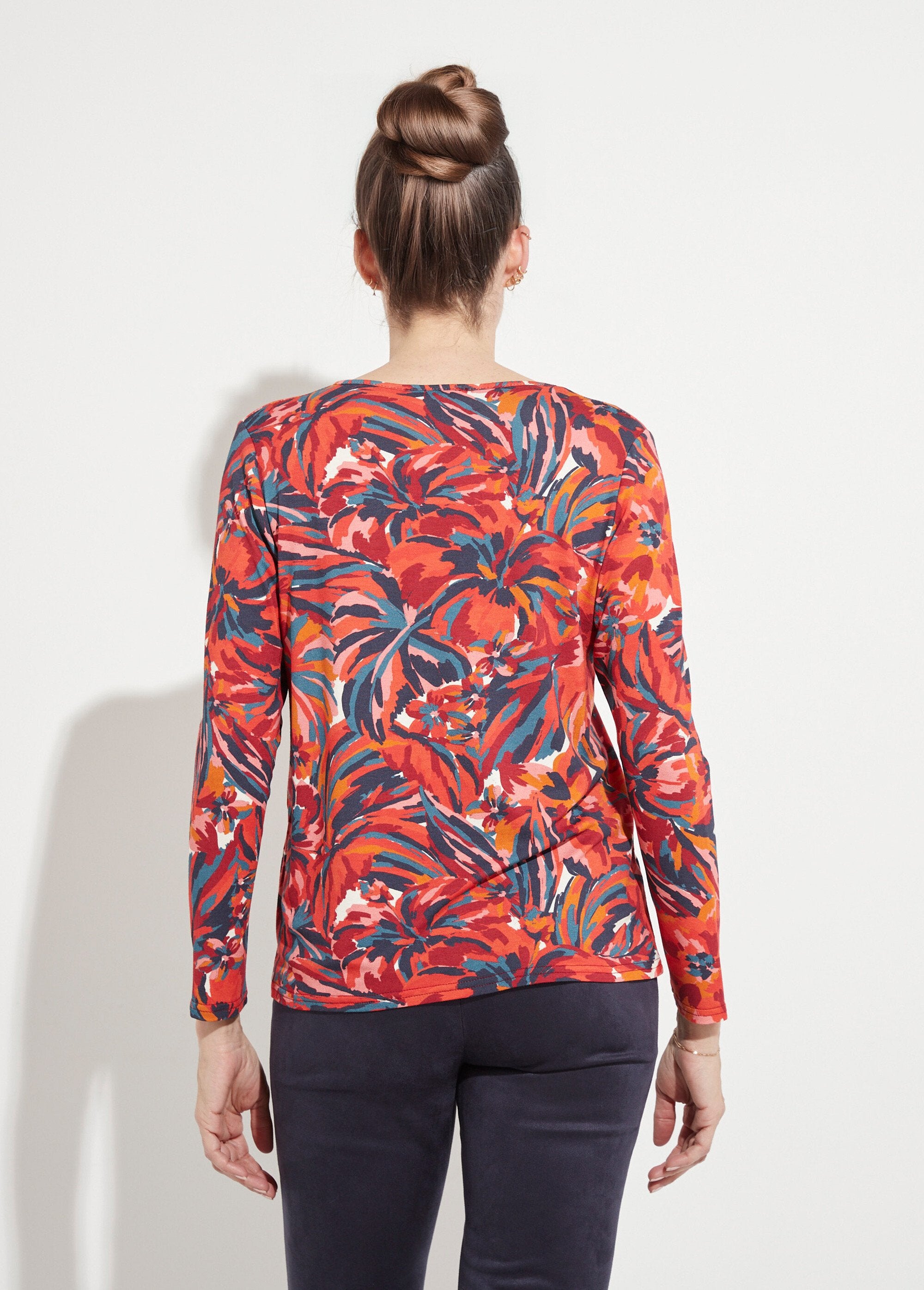 Camiseta_floral_de_manga_larga_y_cuello_redondo_Estampado_de_tomates_DO1_slim