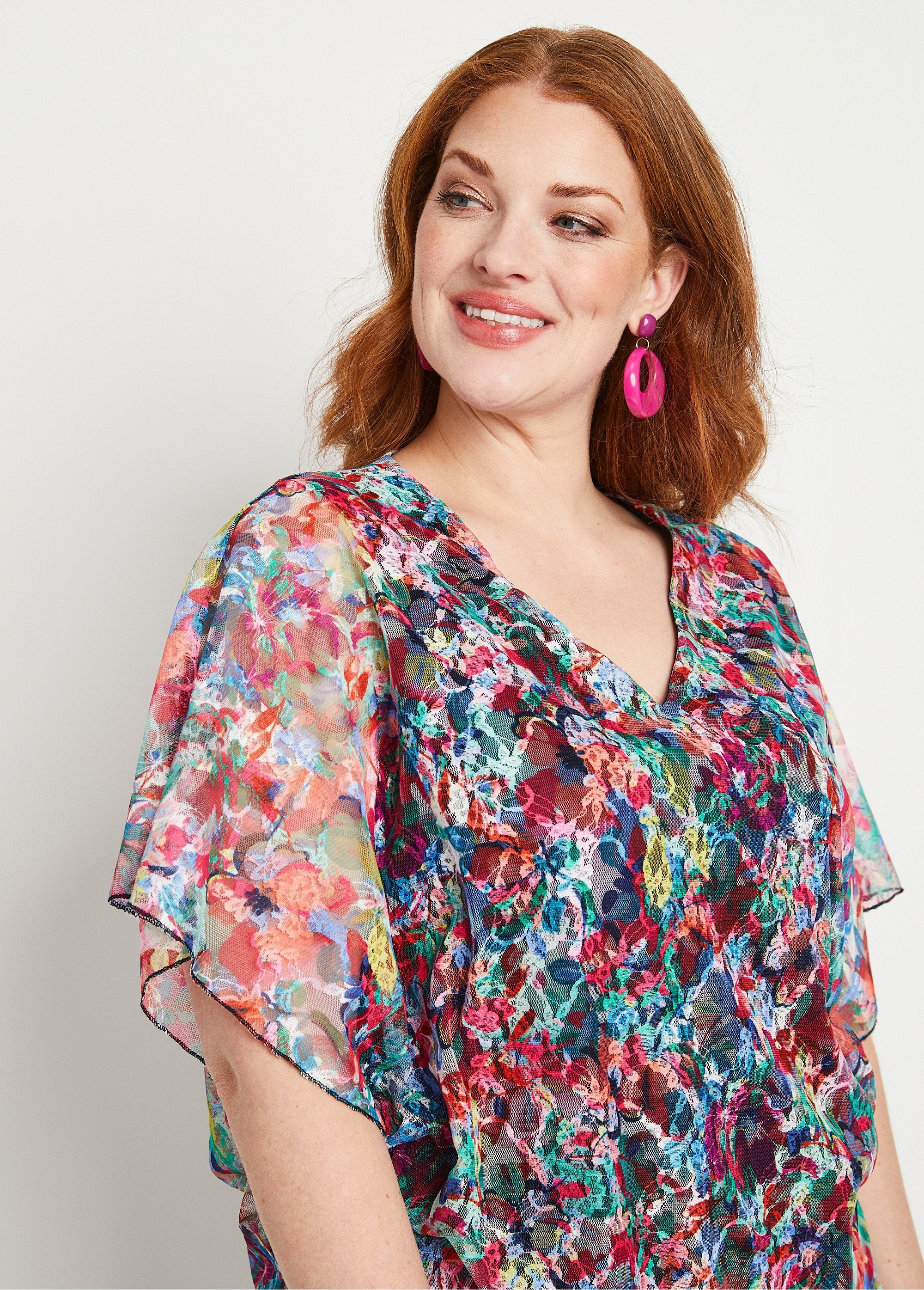 Camiseta_corta_encaje_floral_fucsia_y_azul_DE1_curvy