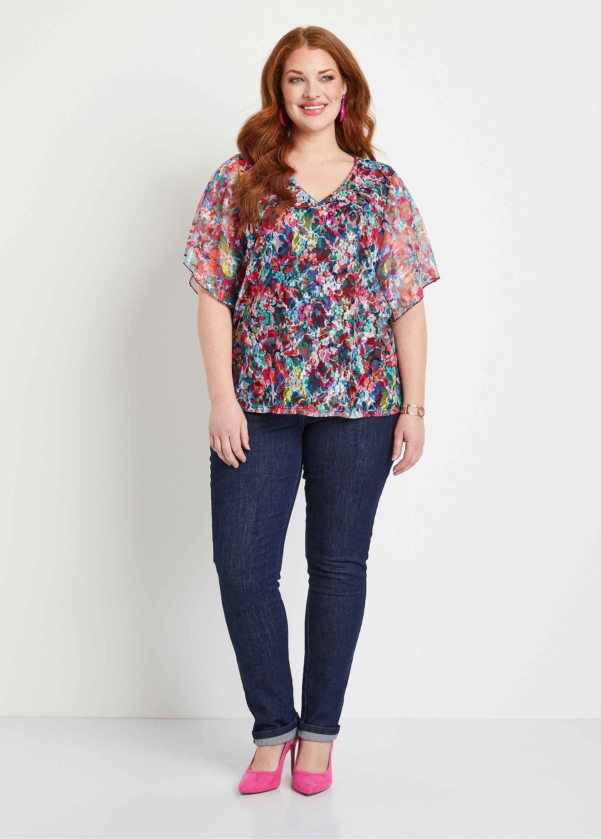 Camiseta_corta_encaje_floral_fucsia_y_azul_SF1_curvy