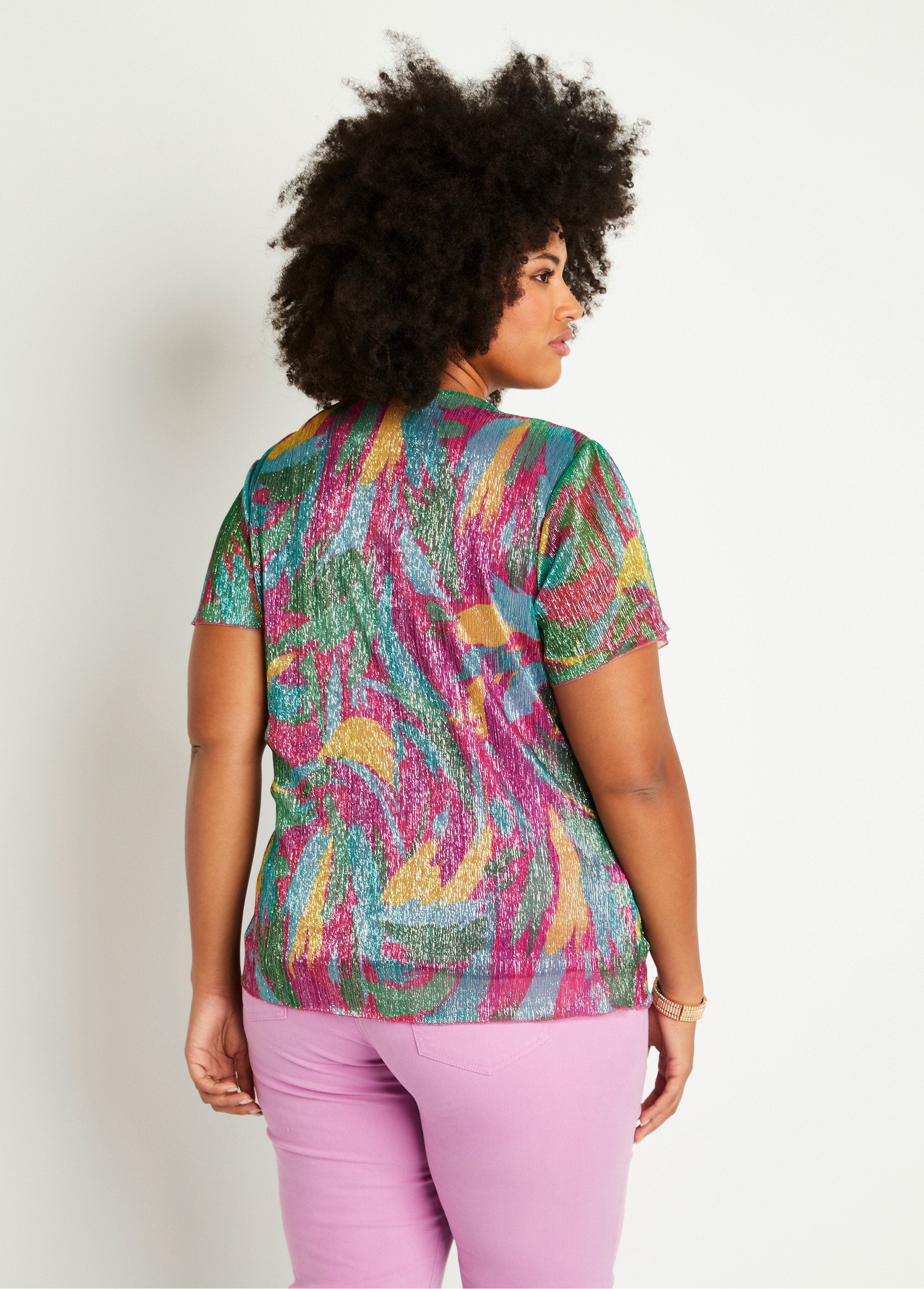 Camiseta_corta_con_estampado_brillante_fucsia_y_verde_DO1_curvy