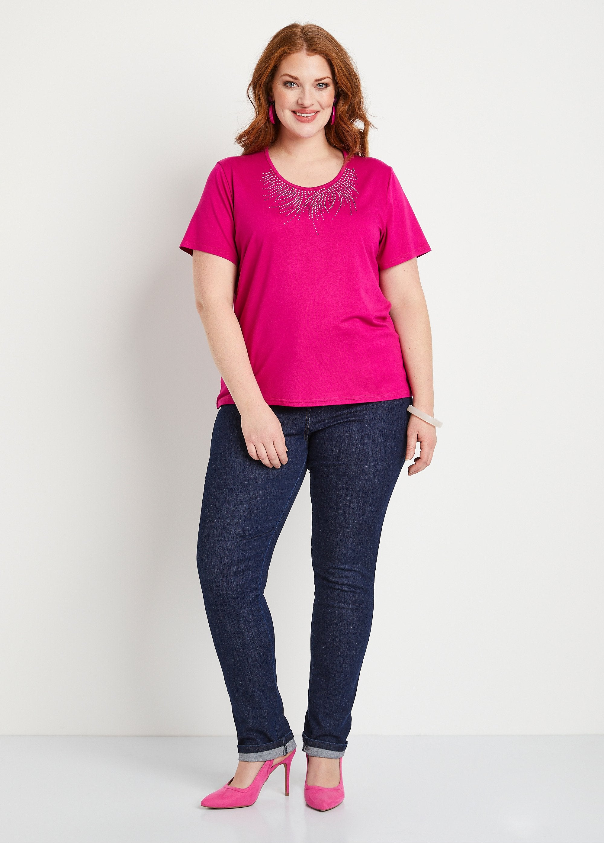 Camiseta_cropped_de_manga_corta_Fucsia_SF1_curvy