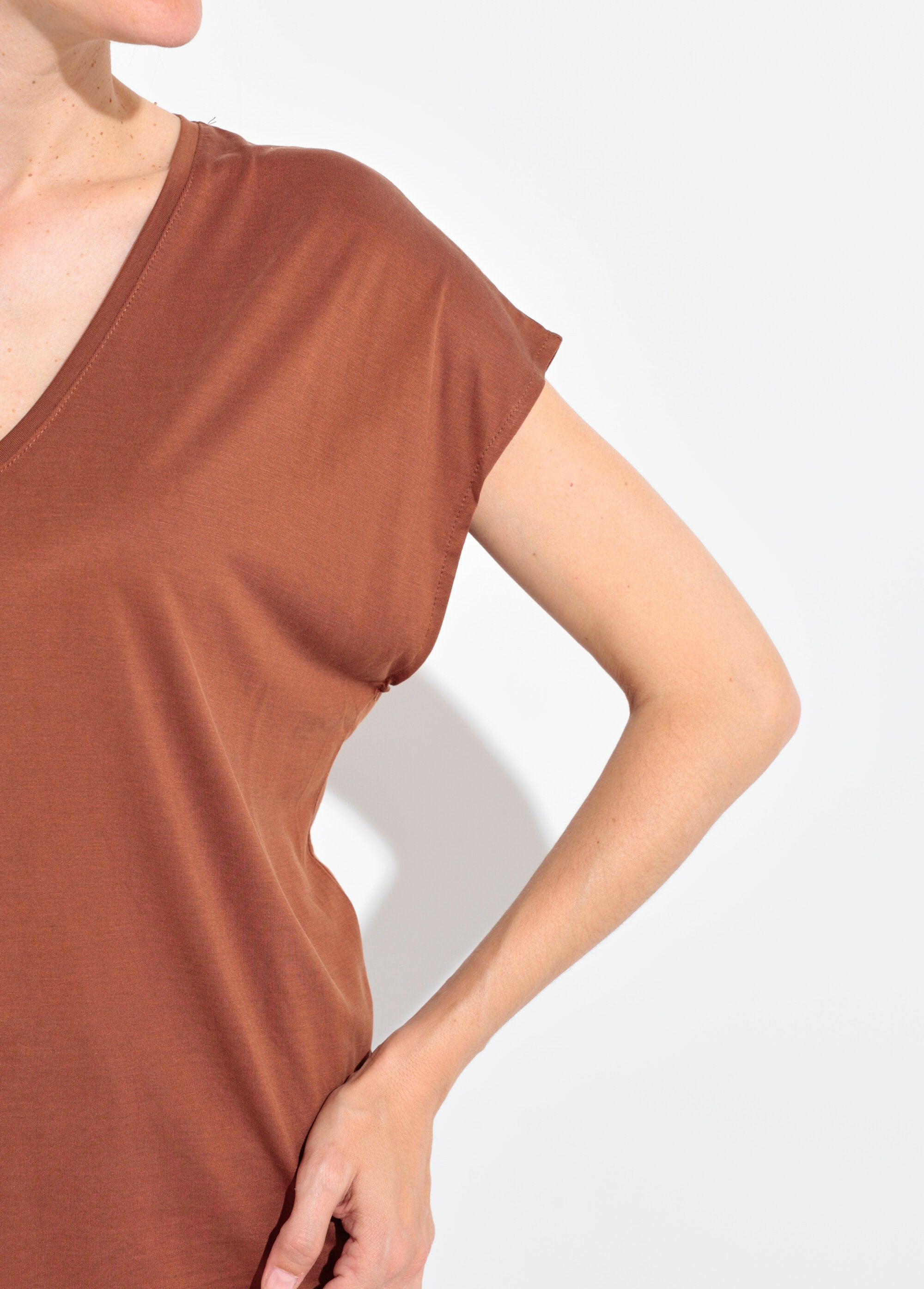 Camiseta_holgada_de_manga_corta_Castaño_DE2_slim