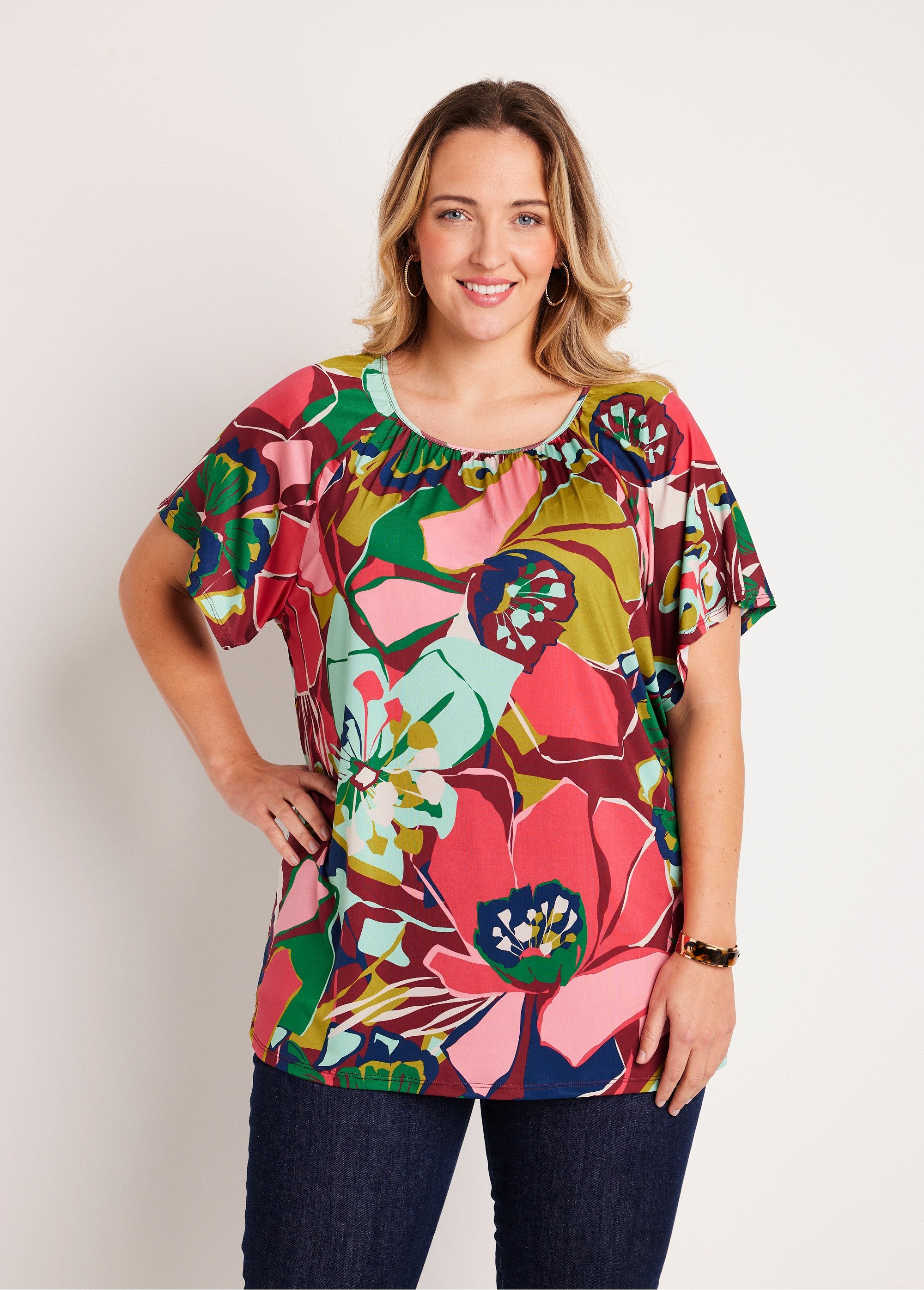 Camiseta_larga_holgada_lisa_o_floral_rosa_y_verde_FA1_curvy