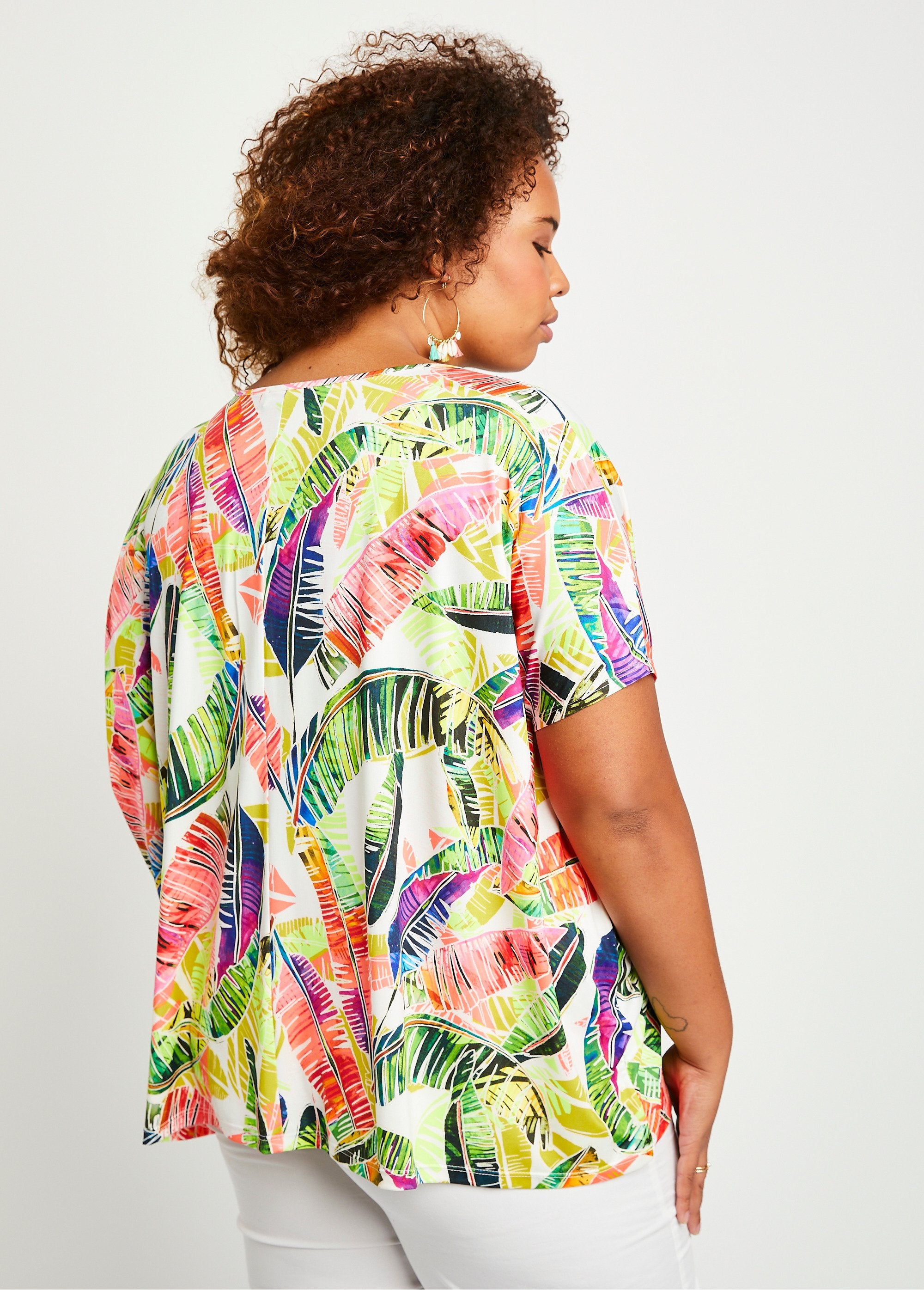 Camiseta_larga_holgada_con_estampado_de_encaje_neón_Estampado_multicolor_DO1_curvy