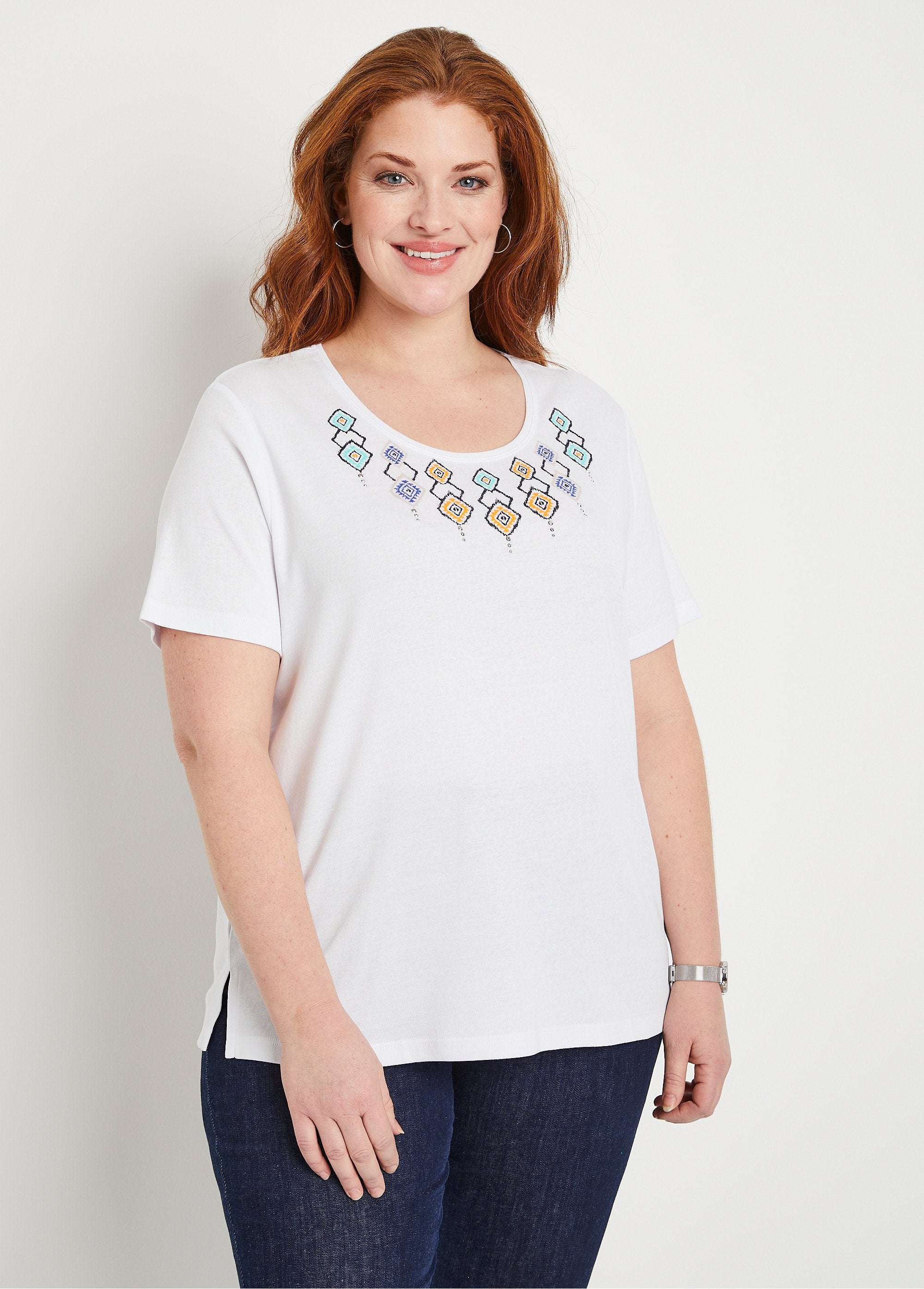 Camiseta_larga_de_manga_corta_Blanco,_Blanca_FA1_curvy