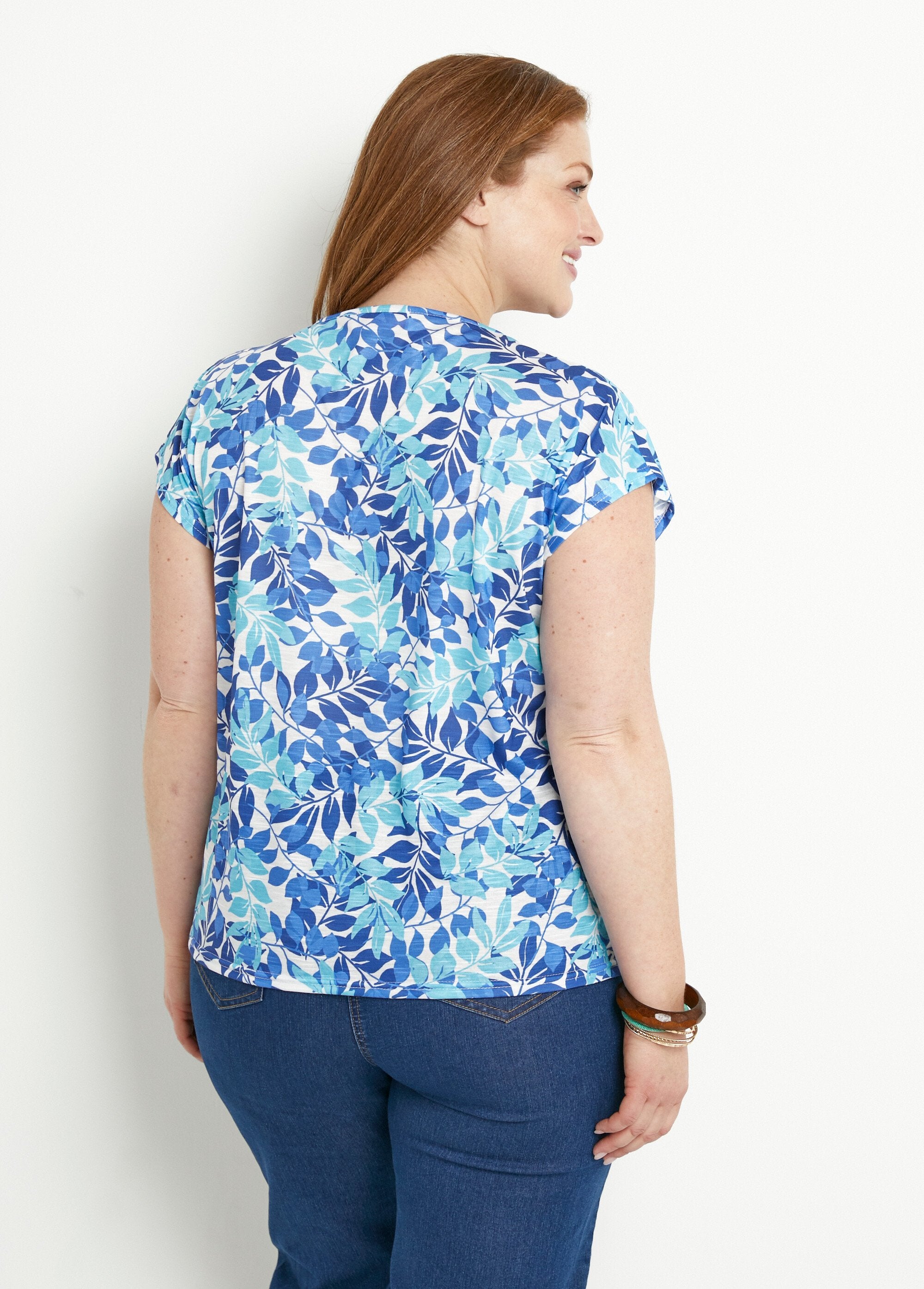 Camiseta_de_manga_corta_con_estampado_de_follaje_y_cuello_redondo_Azul_y_aguamarina_DO1_curvy