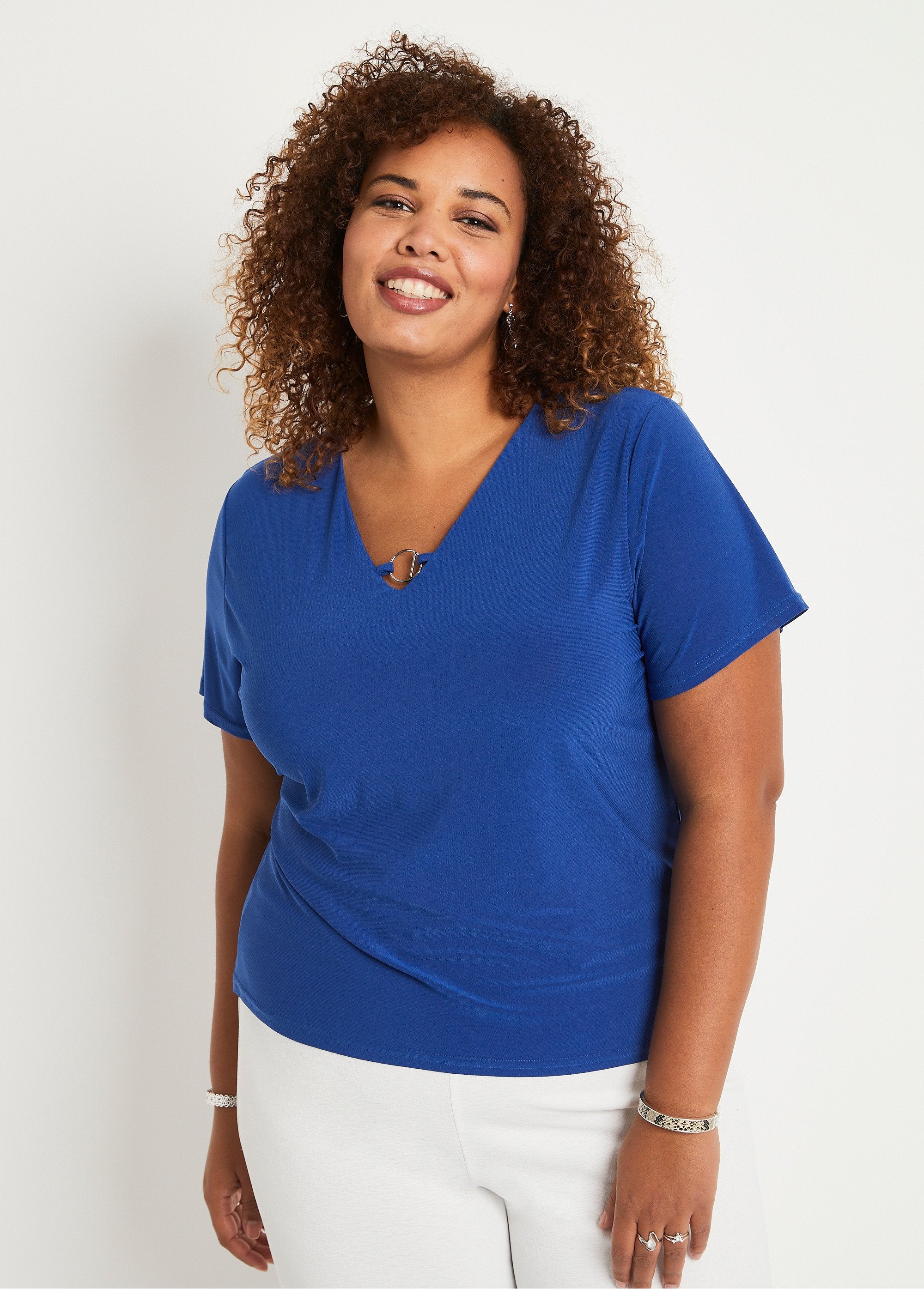 Camiseta_de_manga_corta_lisa_o_estampada_azul_liso_FA2_curvy