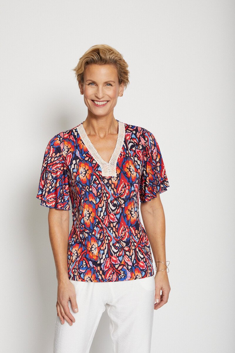 Camiseta_corta_holgada_con_acabado_macramé_Azul_y_rojo_FA1_slim