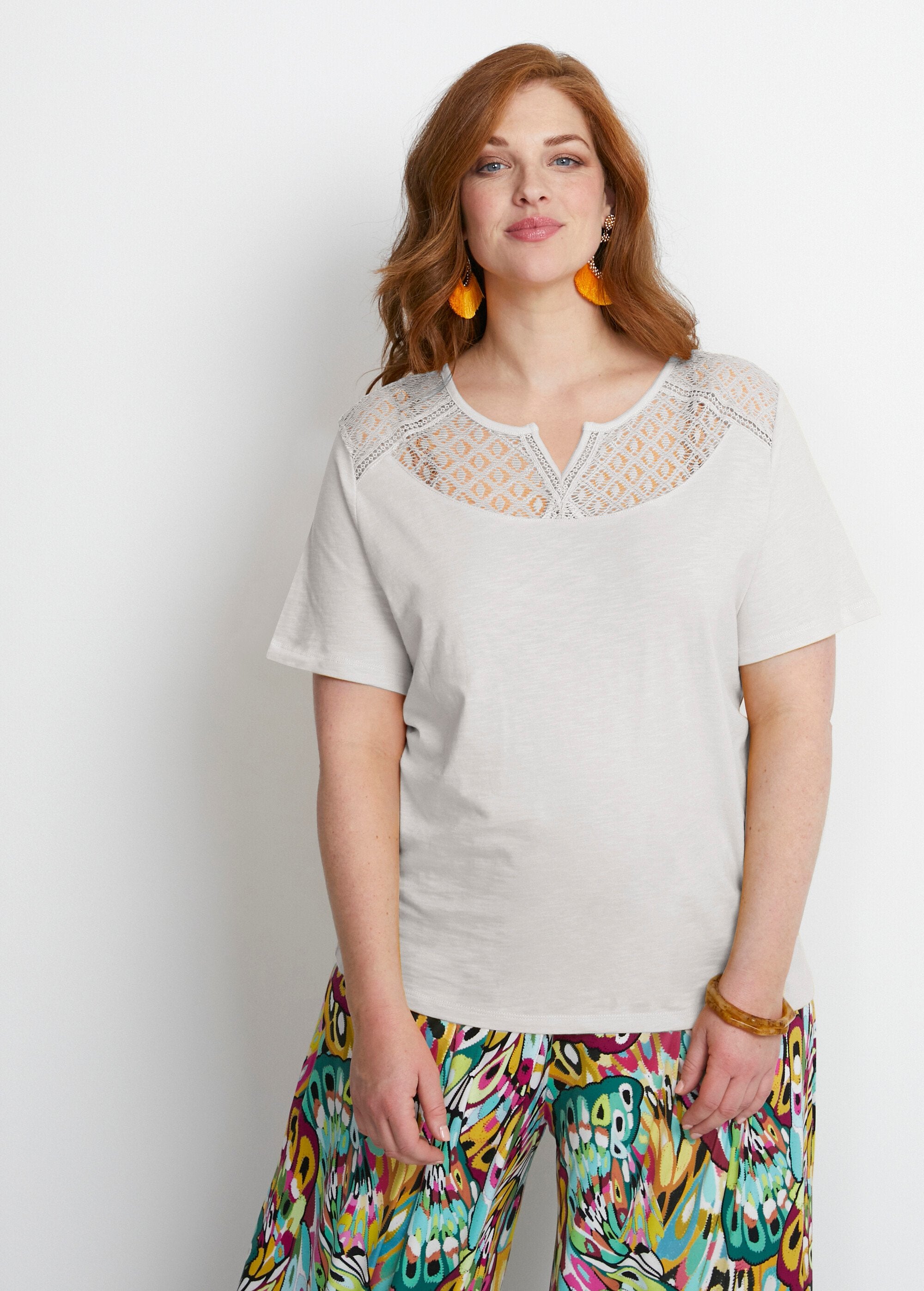 Camiseta_punto_flameado_de_algodón_y_encaje_Blanco,_Blanca_FA1_curvy