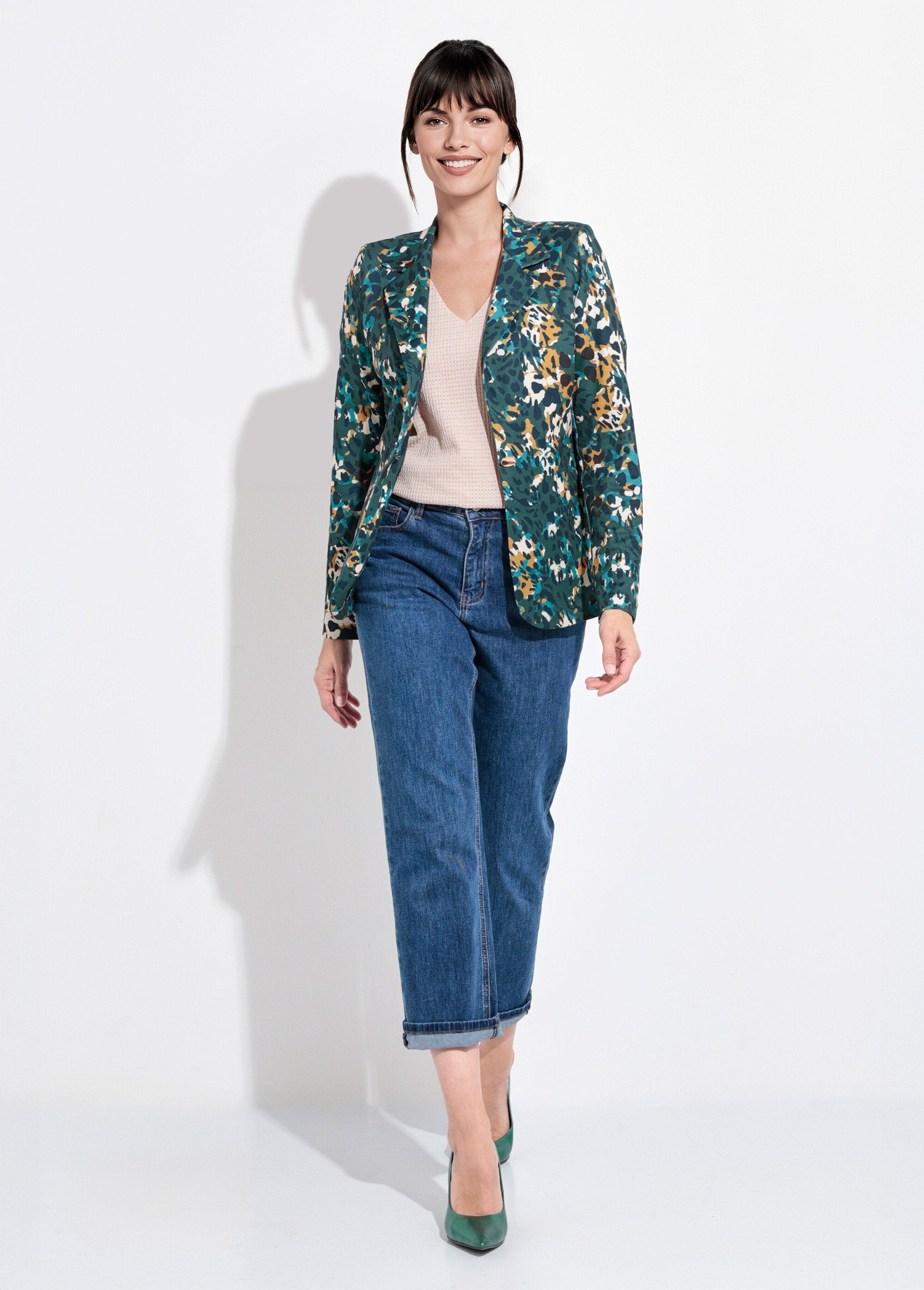 Chaqueta_con_estampado_artístico_y_botón_joya_de_metal_Pato_y_amarillo_SF1_slim