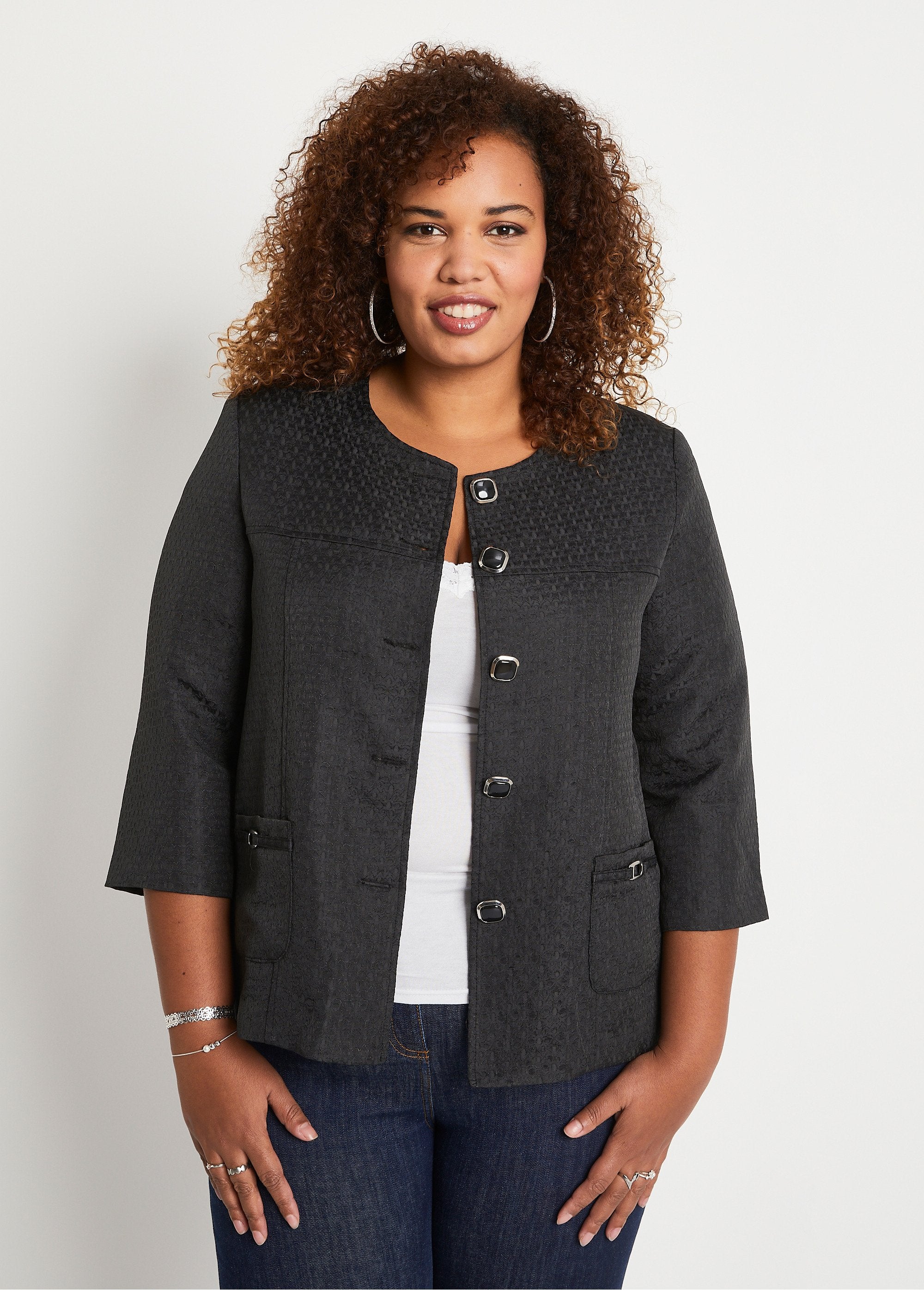 Chaqueta_con_cuello_redondo_y_manga_3/4_Negro_FA1_curvy