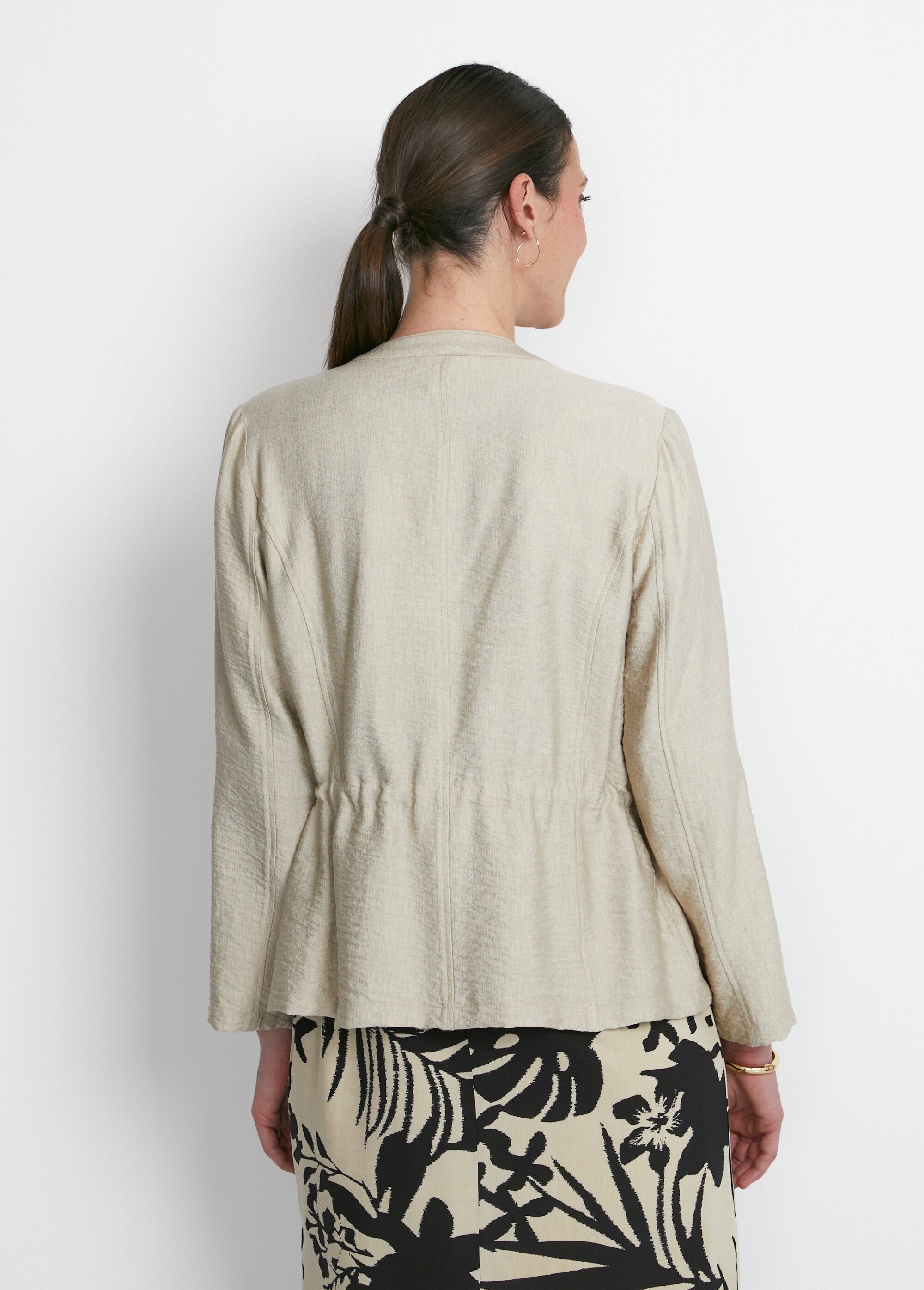 Chaqueta_safari_de_manga_larga_sin_cuello_Arena_DO1_slim